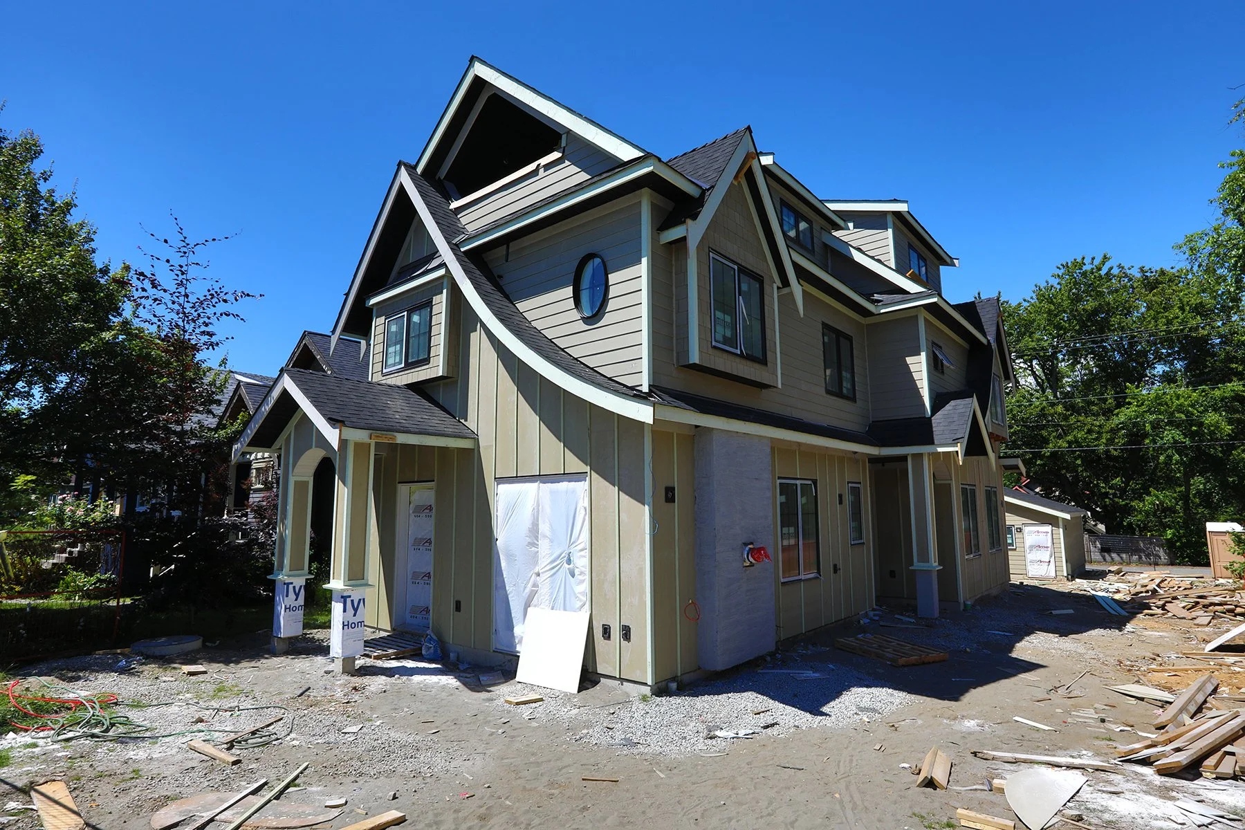 2697 Dundas Const_Jul 1_2022_HDR_5B9781_4x6.jpg