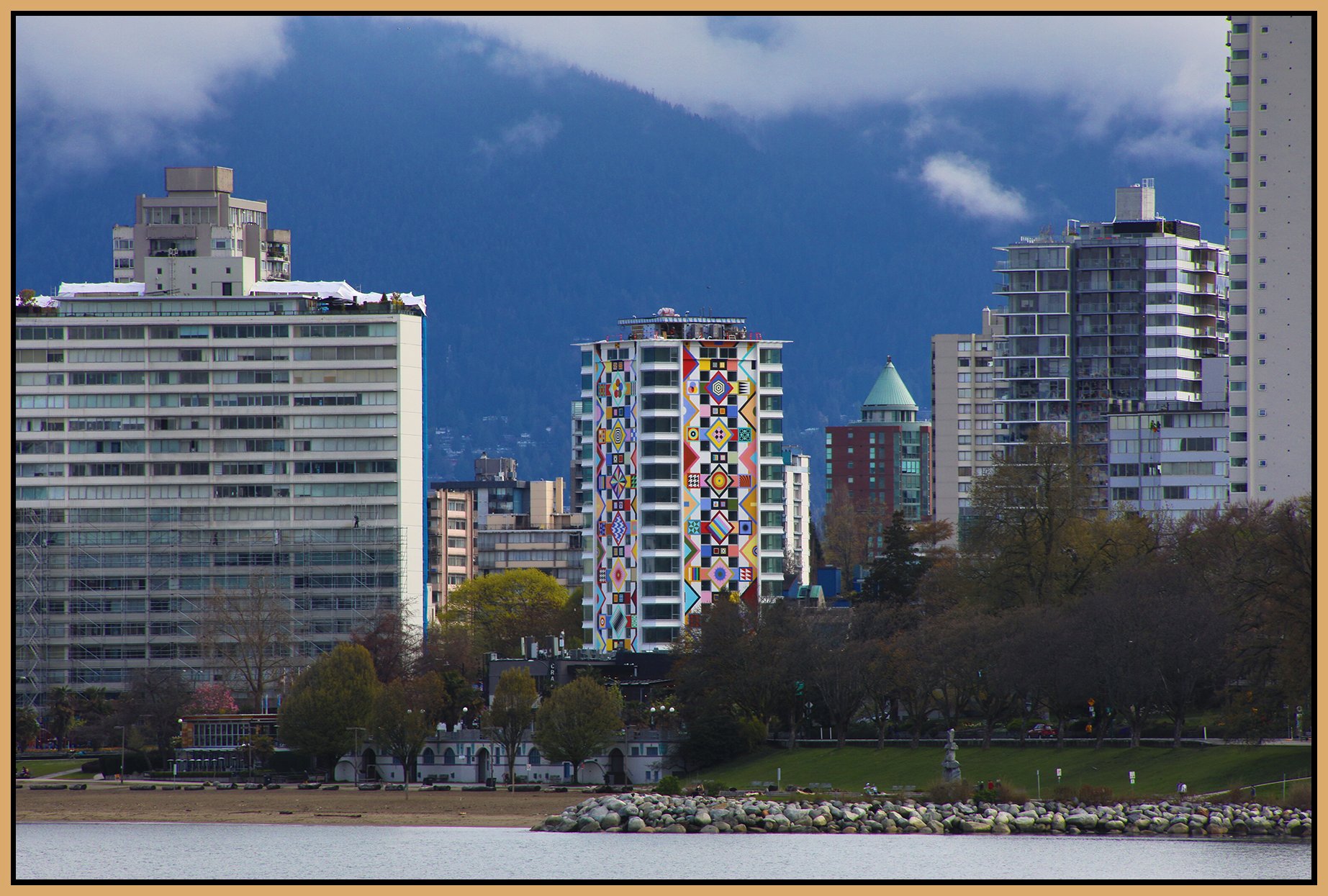English Bay Bldg Mural_Apr 22_2022_HDR_4G8353_4x6s.jpg