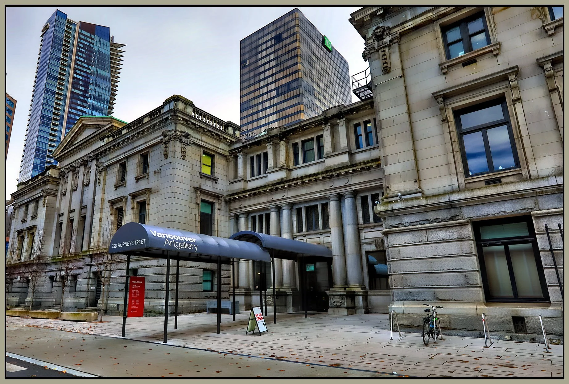 Vancouver Art Gallery on Hornby_Nov 25_2022_HDR_5C7959_peHdr2013_1_4x6s.jpg