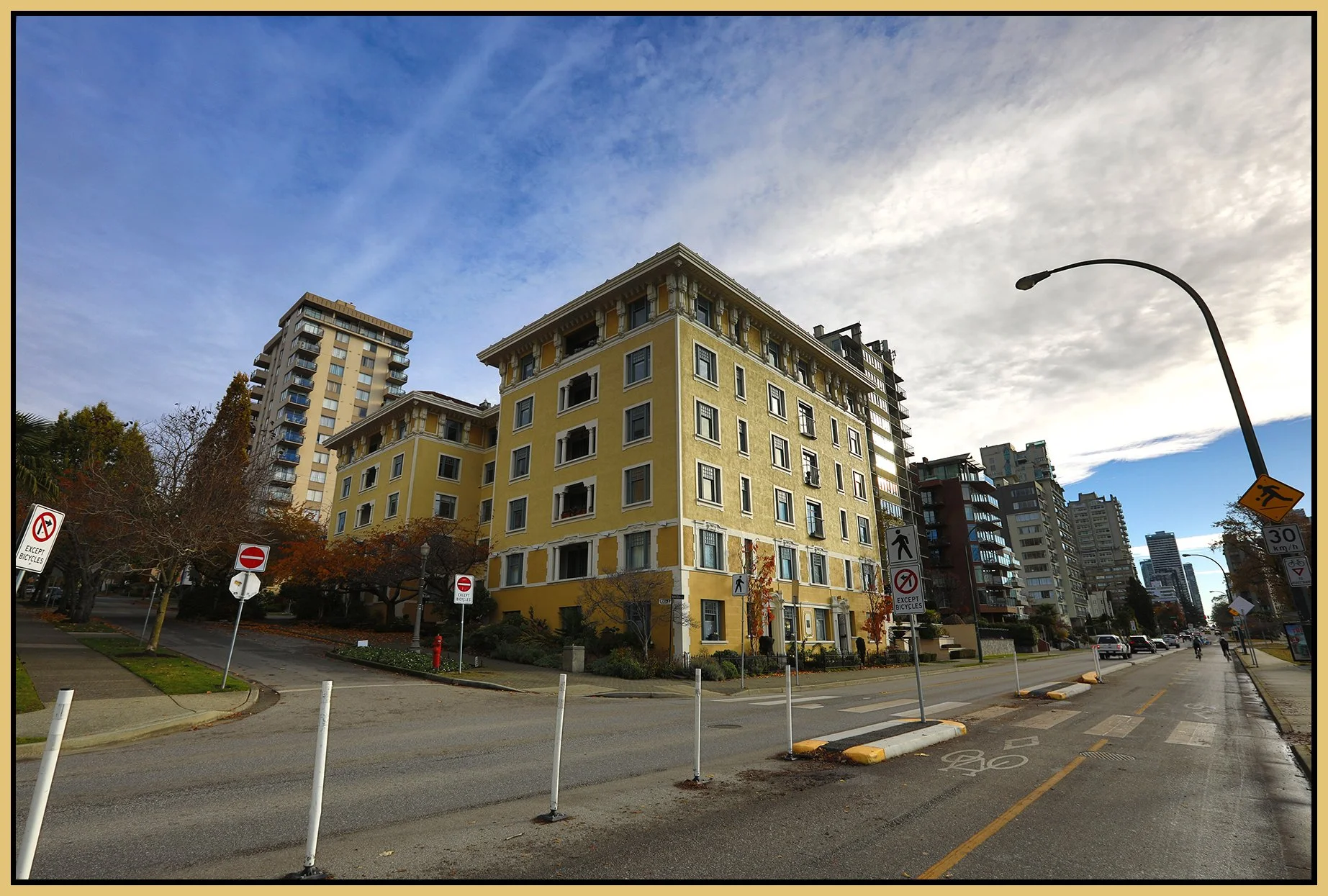 1491 Beach Ave_Nov 24_2022_HDR_5C7758_4x6s.jpg