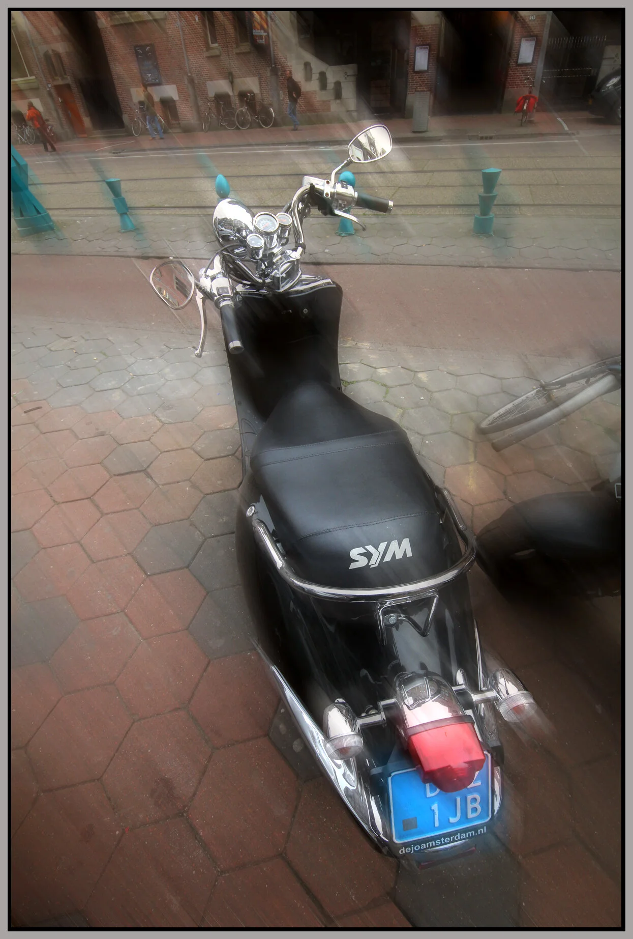 Scooter in Amsterdam_Nov 8_2011_1726_1_4x6s.jpg