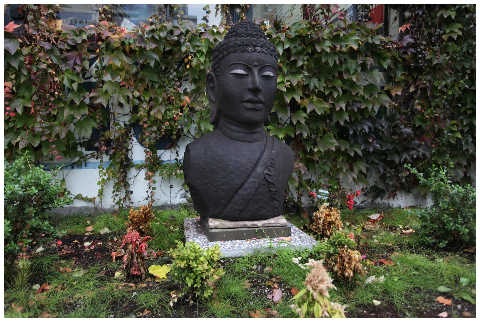 Statue on Hornby_Oct 18_09_5723_4x6s.jpg