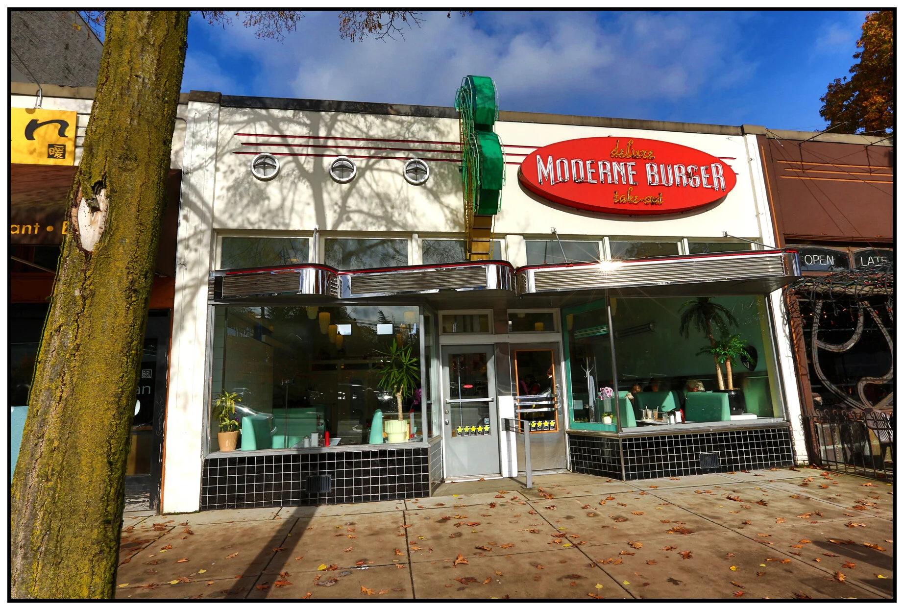 Moderne Burger_Oct 28_2012_HDR_C1950_4x6s.jpg