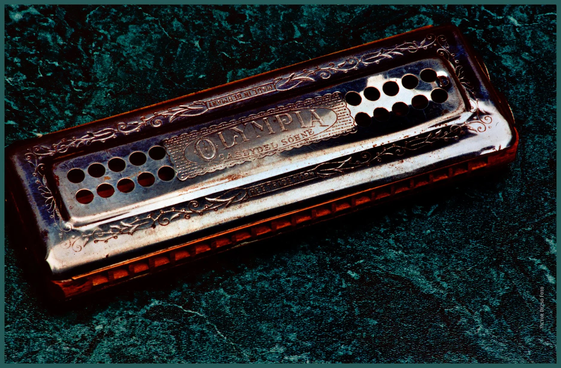 Harmonica Olympia_9080_peOlsenart Olden_DrkImpct_Pop_4x6s.jpg