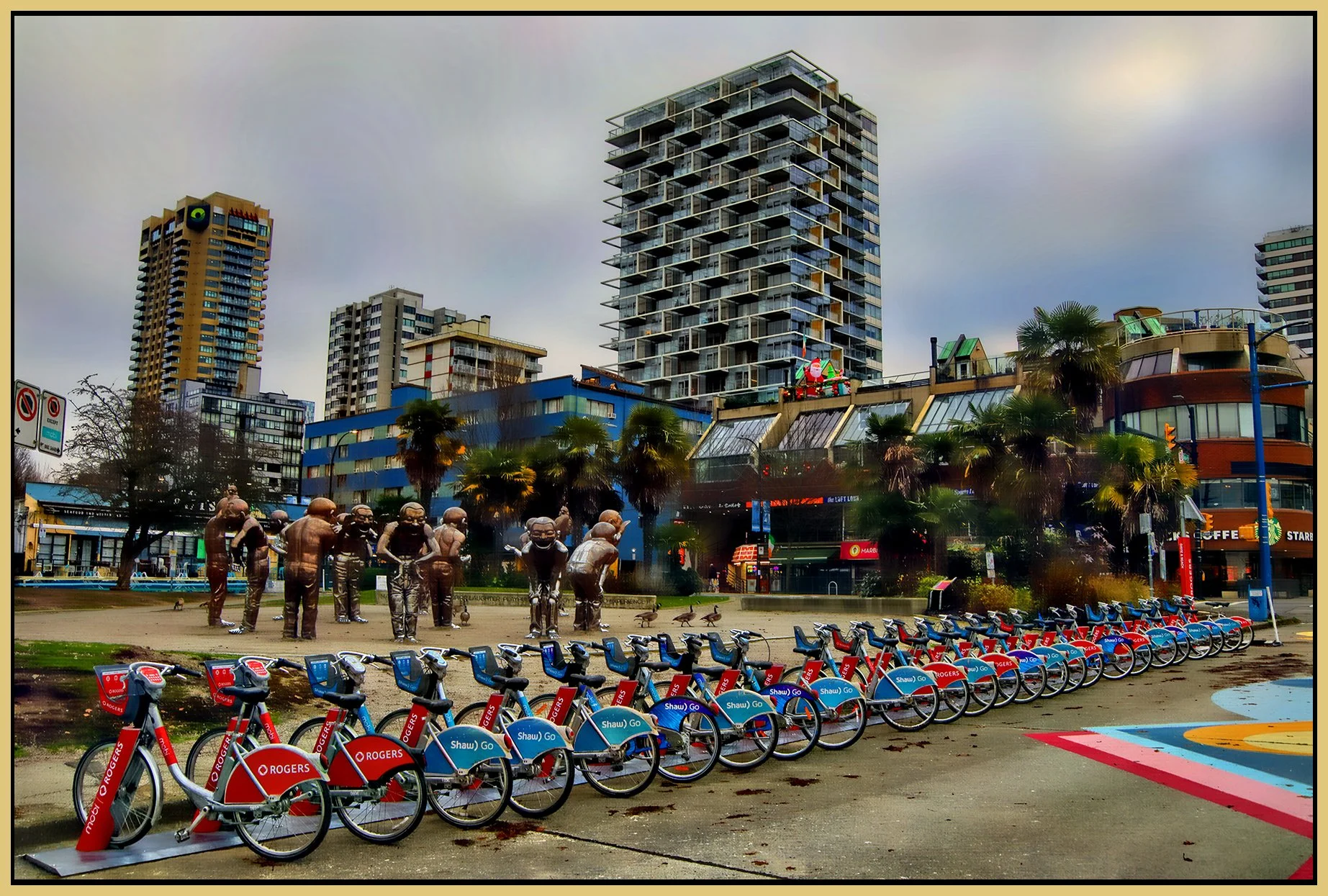 English Bay Modi Bikes_Dec 12_2023_HDR_5E2308_peHdr2013_1_4x6s.jpg