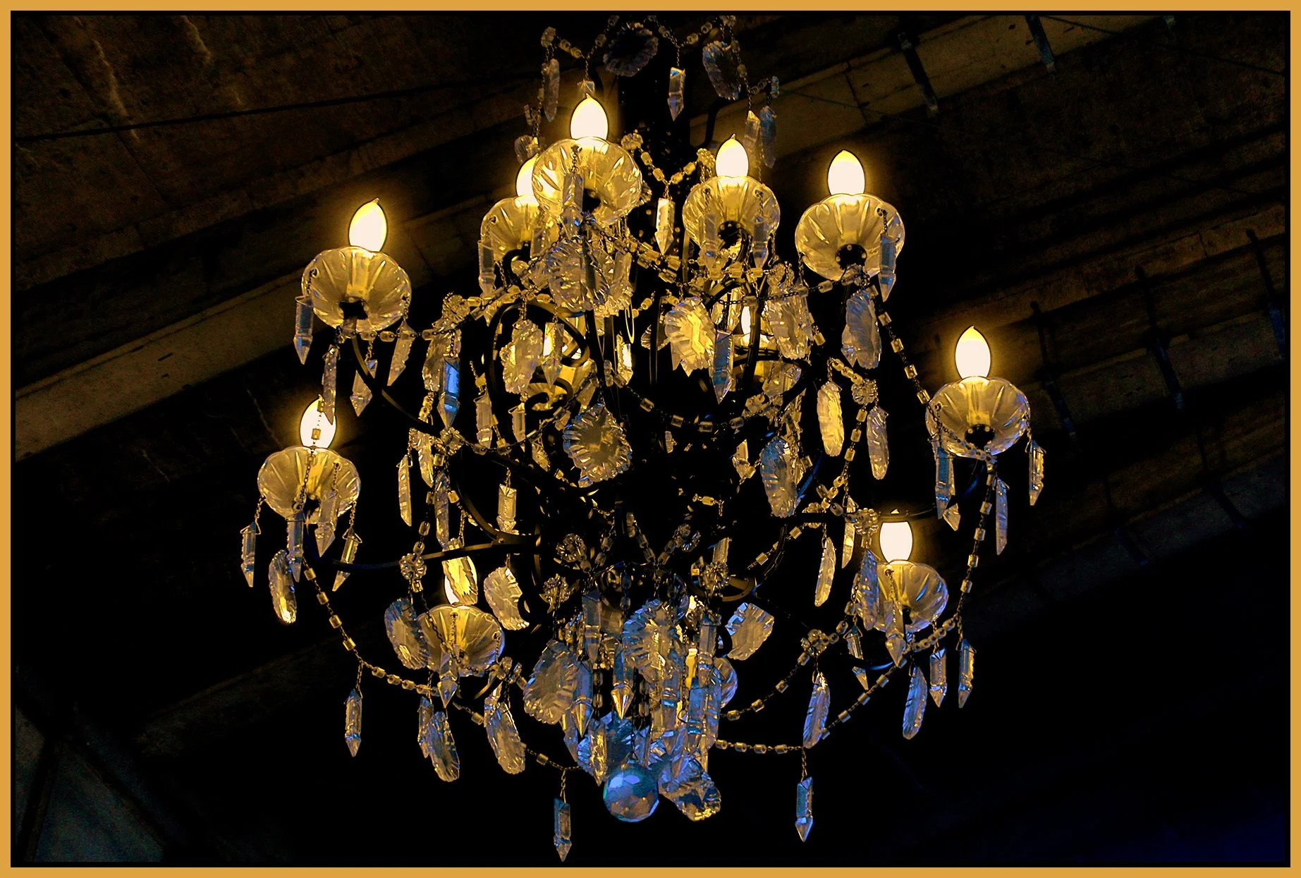 1400 Granville St Chandelier_4H6006_peNatB_Water_4x6s.jpg