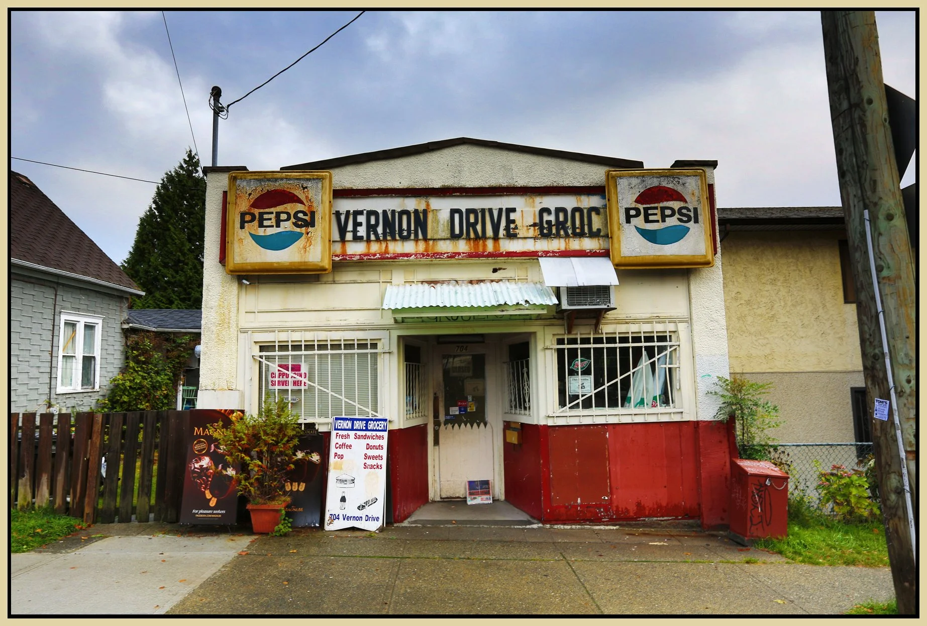 Vernon Dr Groc_Oct 21_2012_HDR_C0846_4x6s.jpg