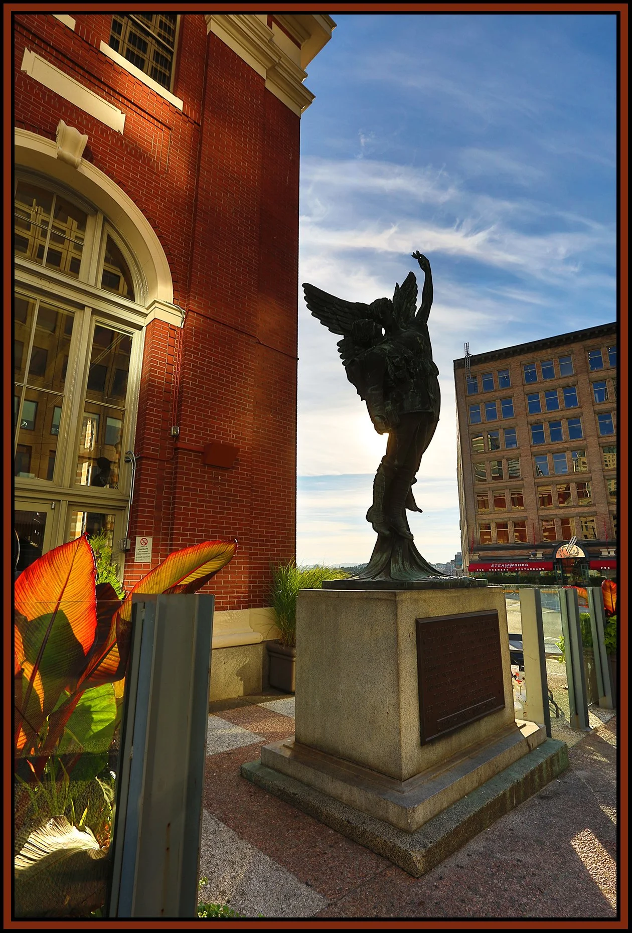 Gastown Statue_Aug 31_2013_HDR_B9383_4x6s.jpg