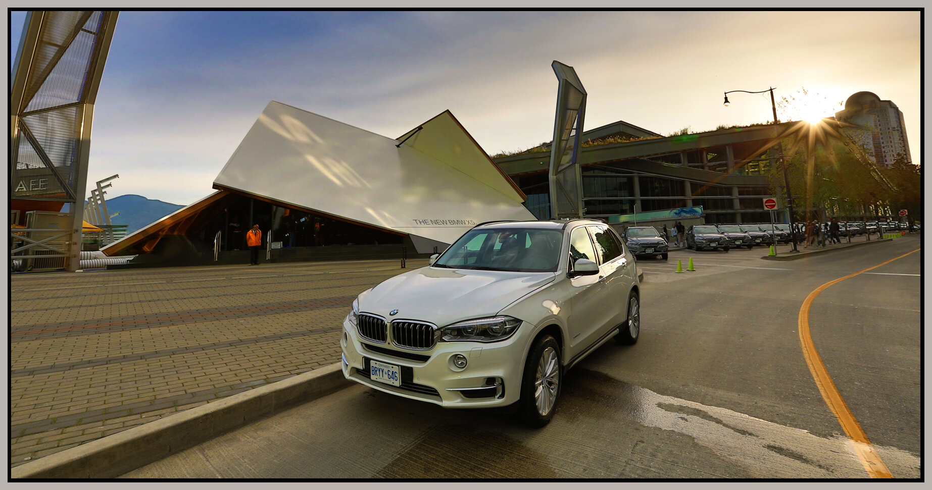 BMW X5_Sep 19_2013_HDR_B7052a_4x6s.jpg