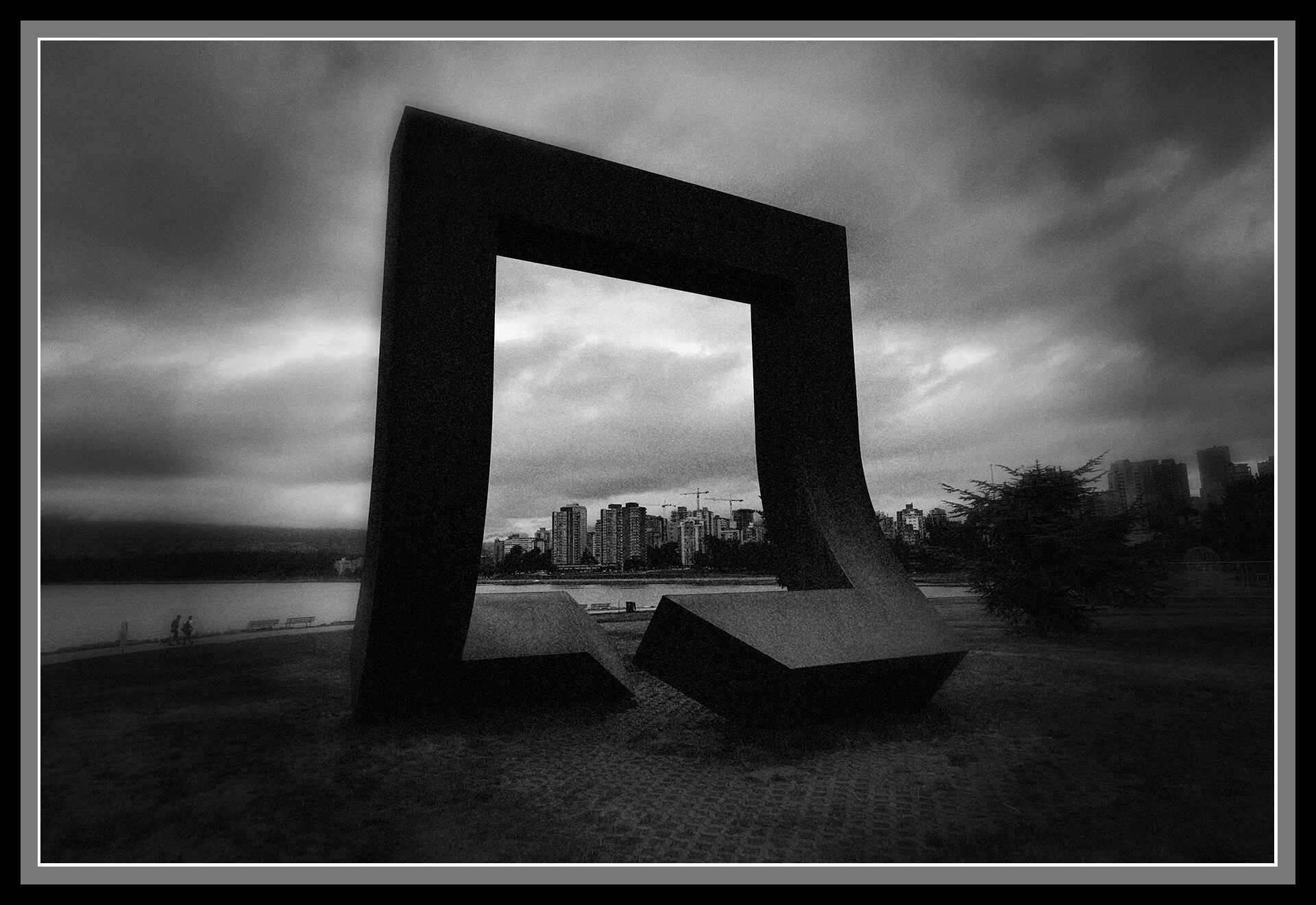 Vanier Pk Art_Jul 24_2019_HDR_E0847_pePinholeWithGrn_4x6s.jpg