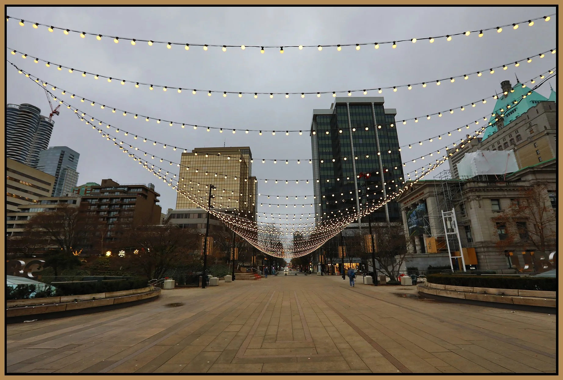 Robson Sq LkgW_Dec 9_2023_HDR_5E2232_4x6s.jpg