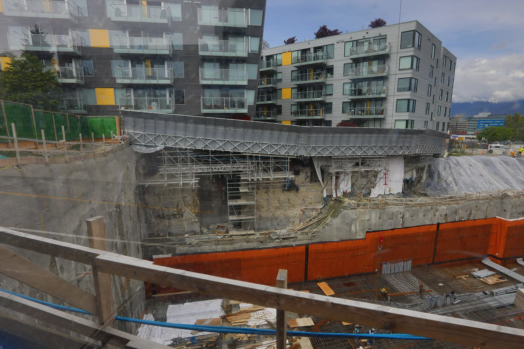 GNW Skytrain Station Const_May 6_2022_HDR_5B4122_4x6.jpg
