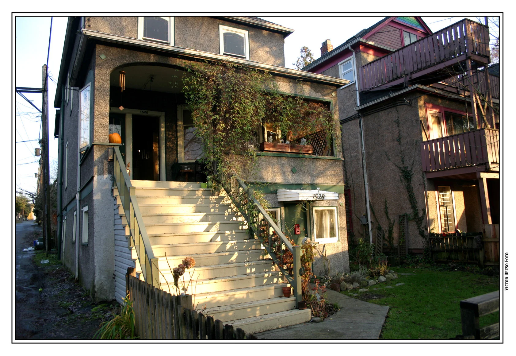 1528 Victoria_1561_4x6s.jpg