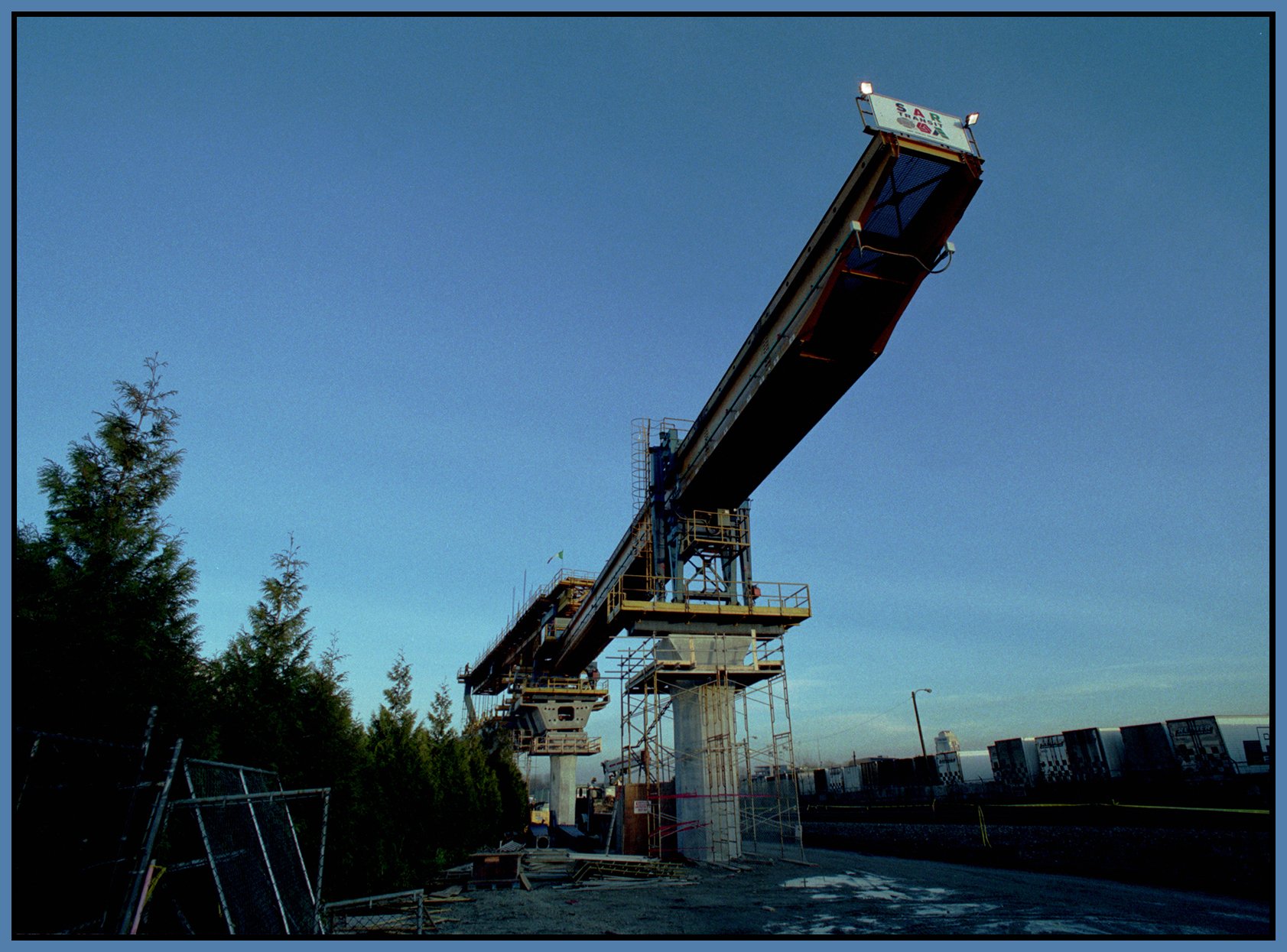 Skytrain Const_Jan 29_2001_36_4x6s.jpg