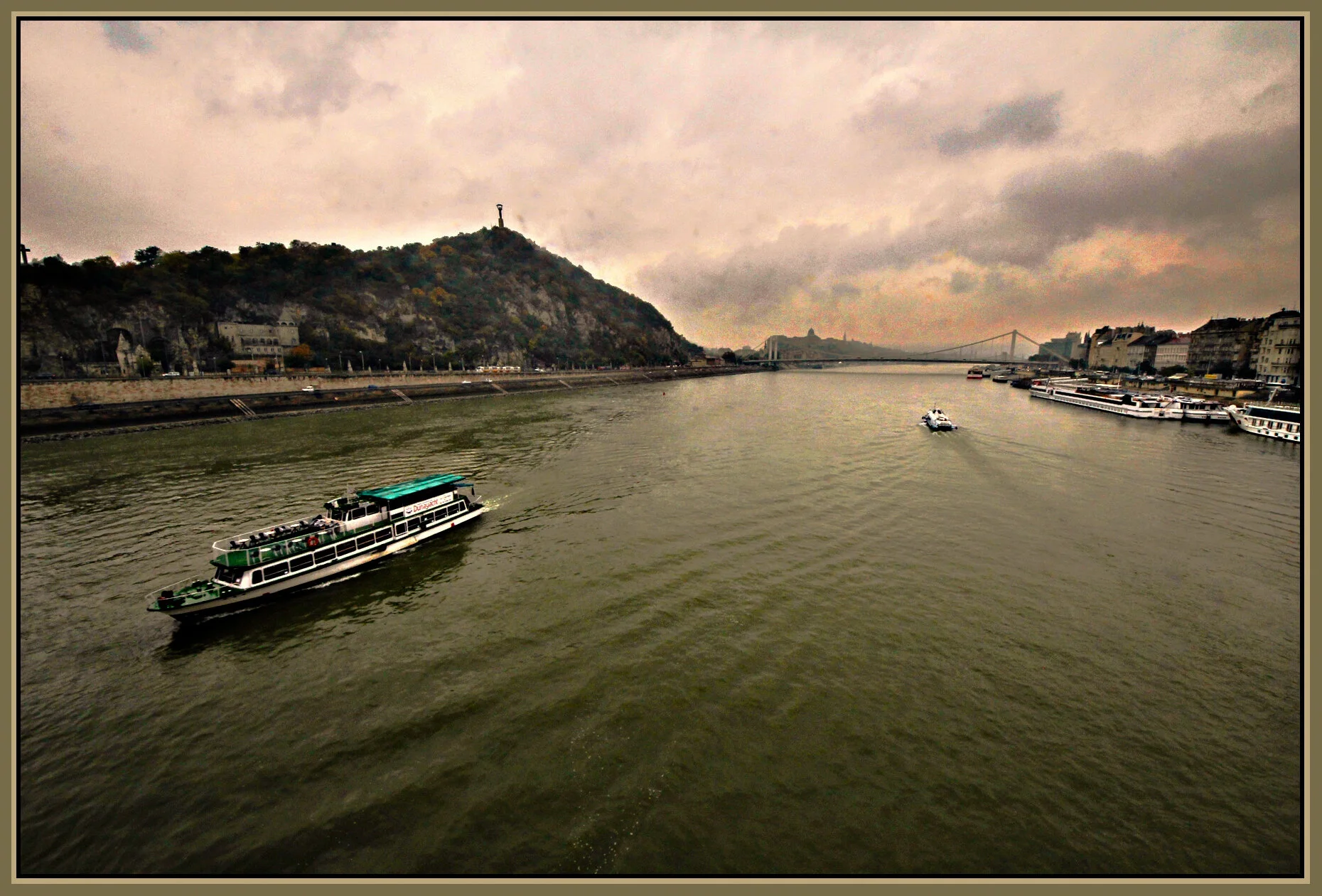 Budapest Danu_Oct 24,2011_5153_peNenc_4x6s.jpg