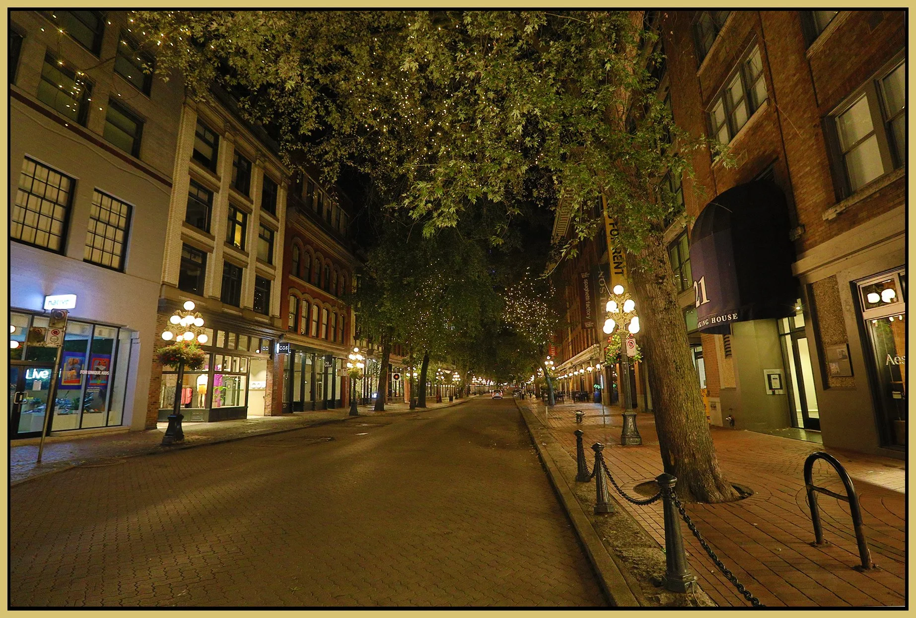 Gastown 22 Water St_Sep 8_2022_HDR_5B7583_4x6s.jpg