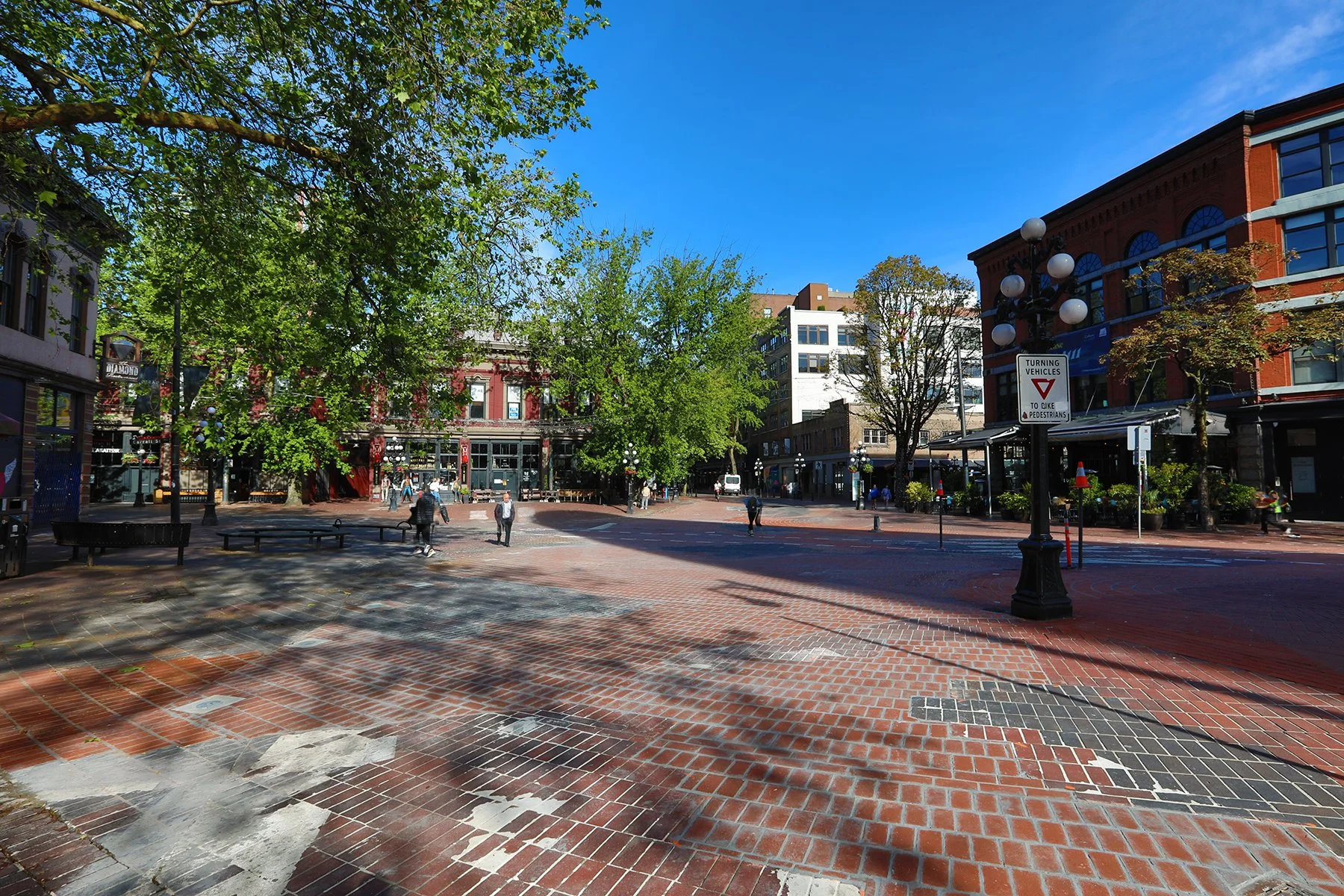 Gastown Curbside Seating_Jun 13_2024_HDR_4J0883_4x6.jpg