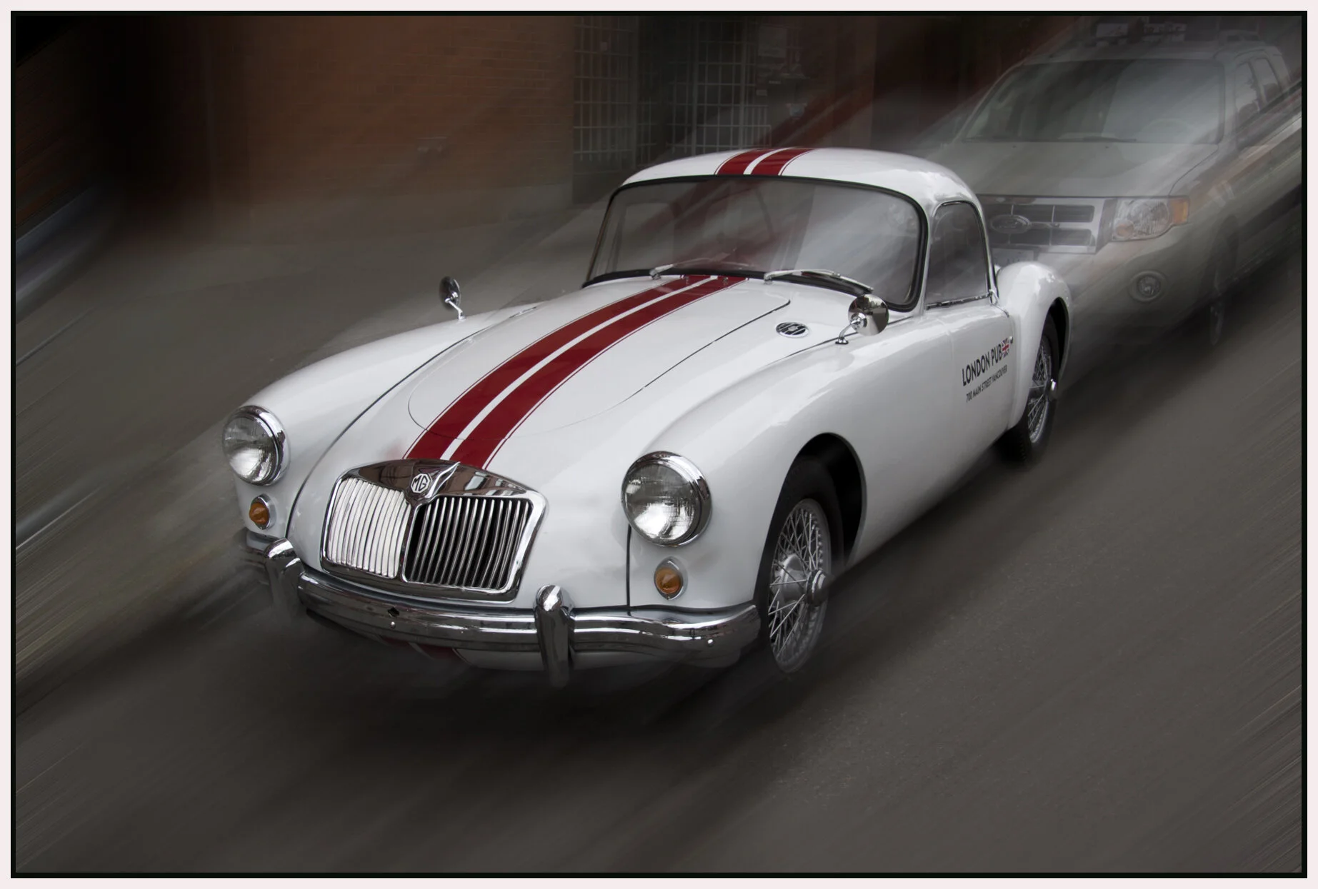 MG London Pub_Jun 8_2011_9930_4x6s.jpg