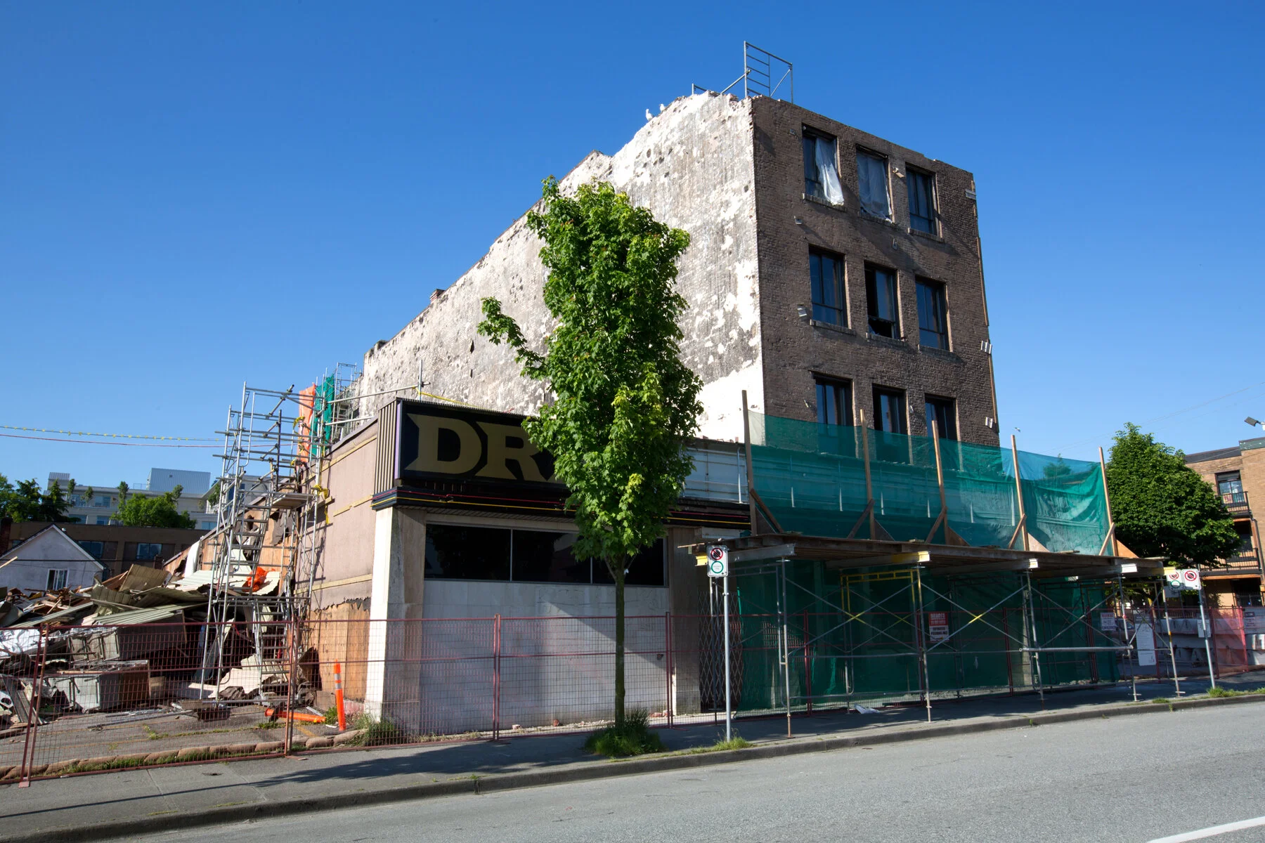 The Drake_May 26_2012_C2407_4x6.jpg