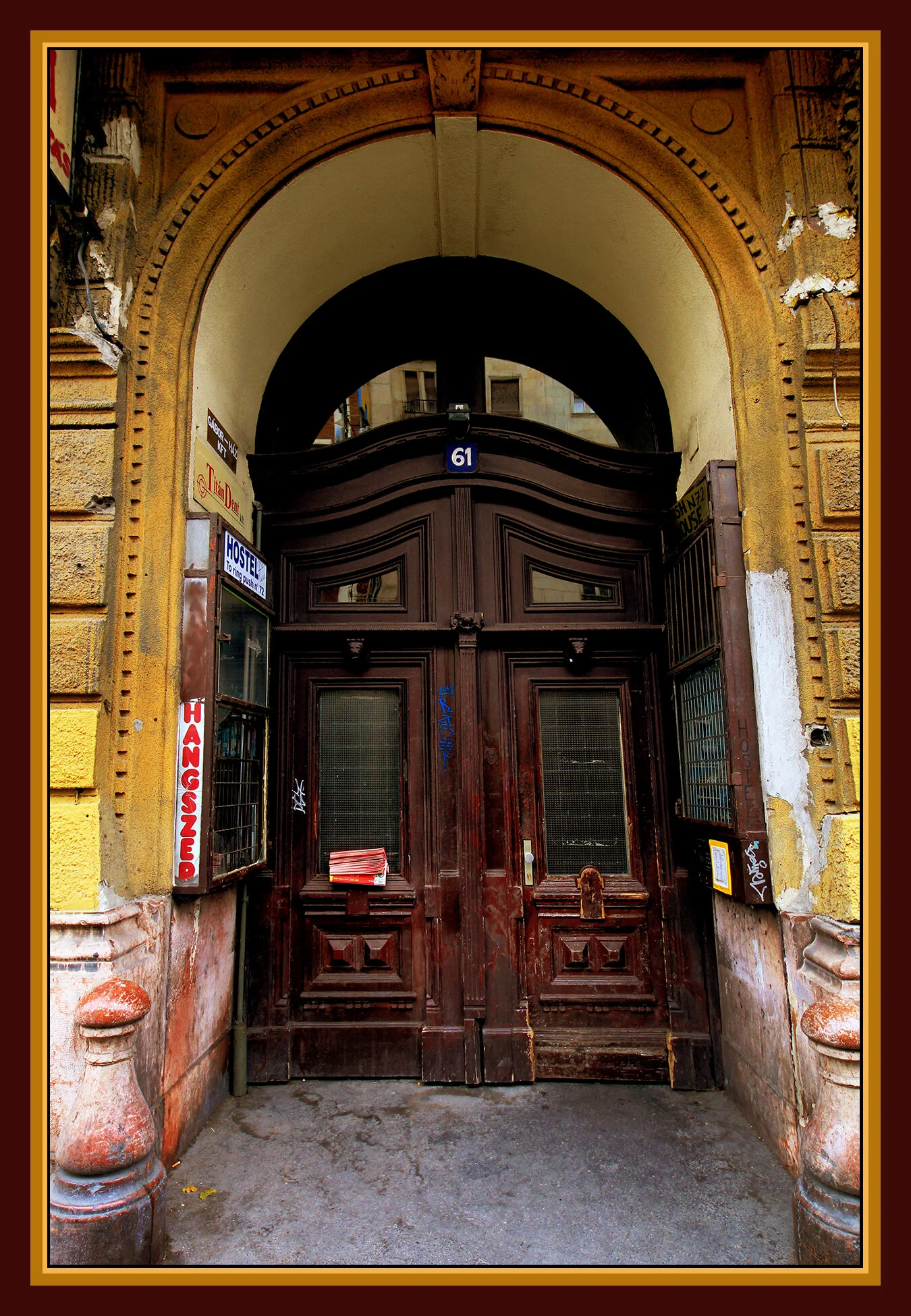 Budapest_Oct 25_2011_5652_peStrt_ExpMrgFbColBalD_4x6s.jpg