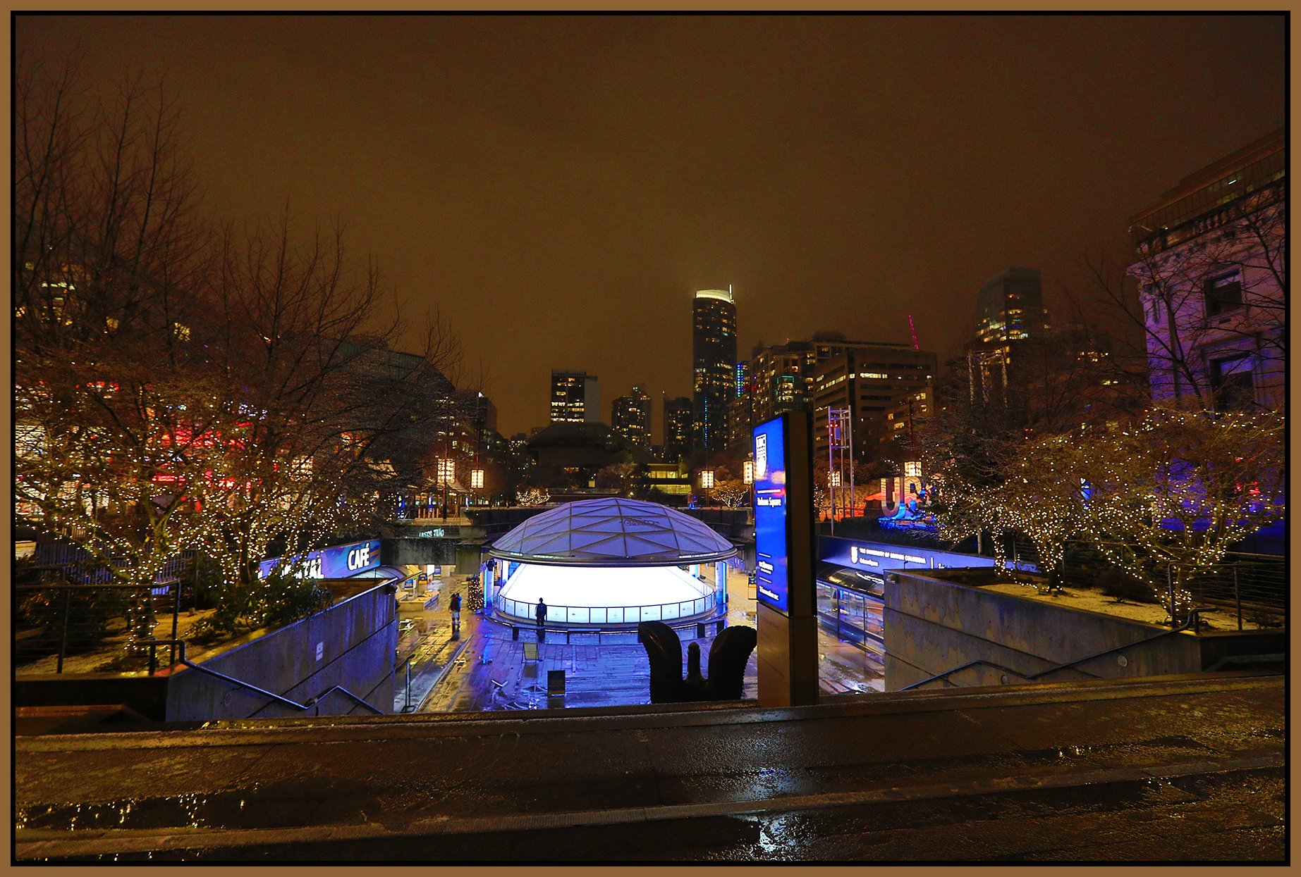 Robson Square LkgS_Dec 24_2021_HDR_5A4190_4x6s.jpg