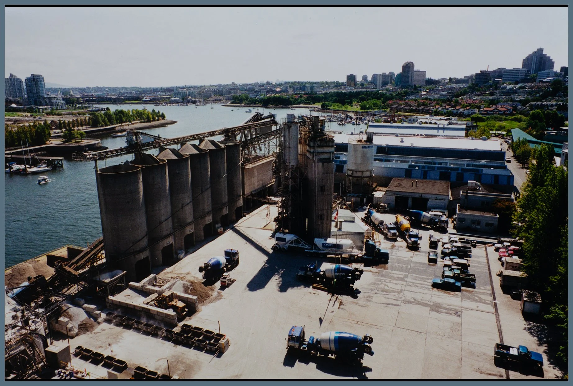 Granville Bg LkgNE_Aug 7 2000_1409_4x6s.jpg