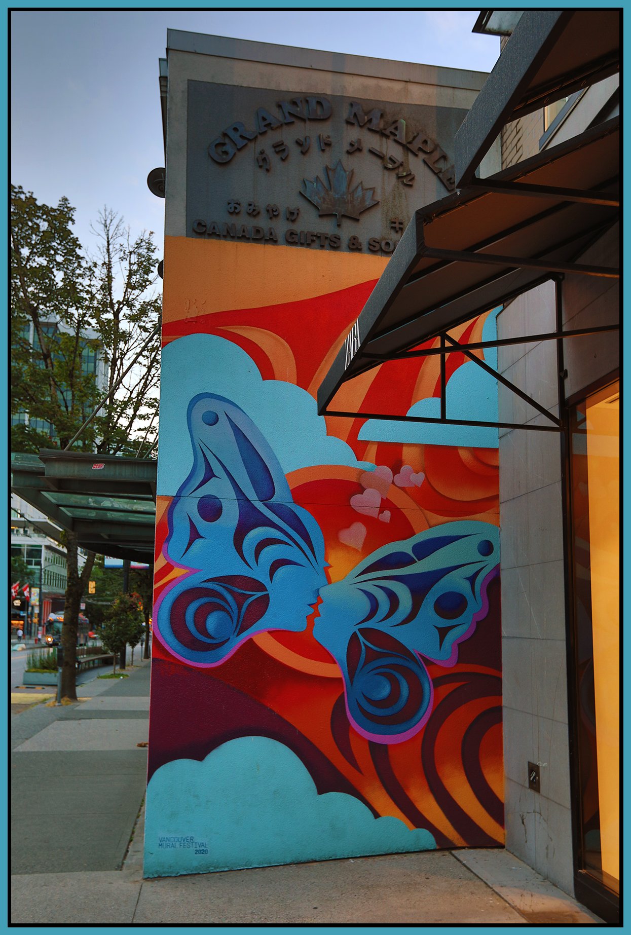 1046 Robson St Mural_Aug 11_2022_HDR_5B5747_4x6s.jpg
