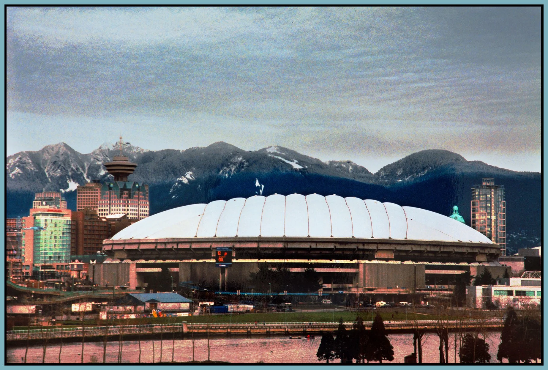 Stadium_Feb 14_2002_1724_peEspo3_FlattenHistgrm_4x6s.jpg