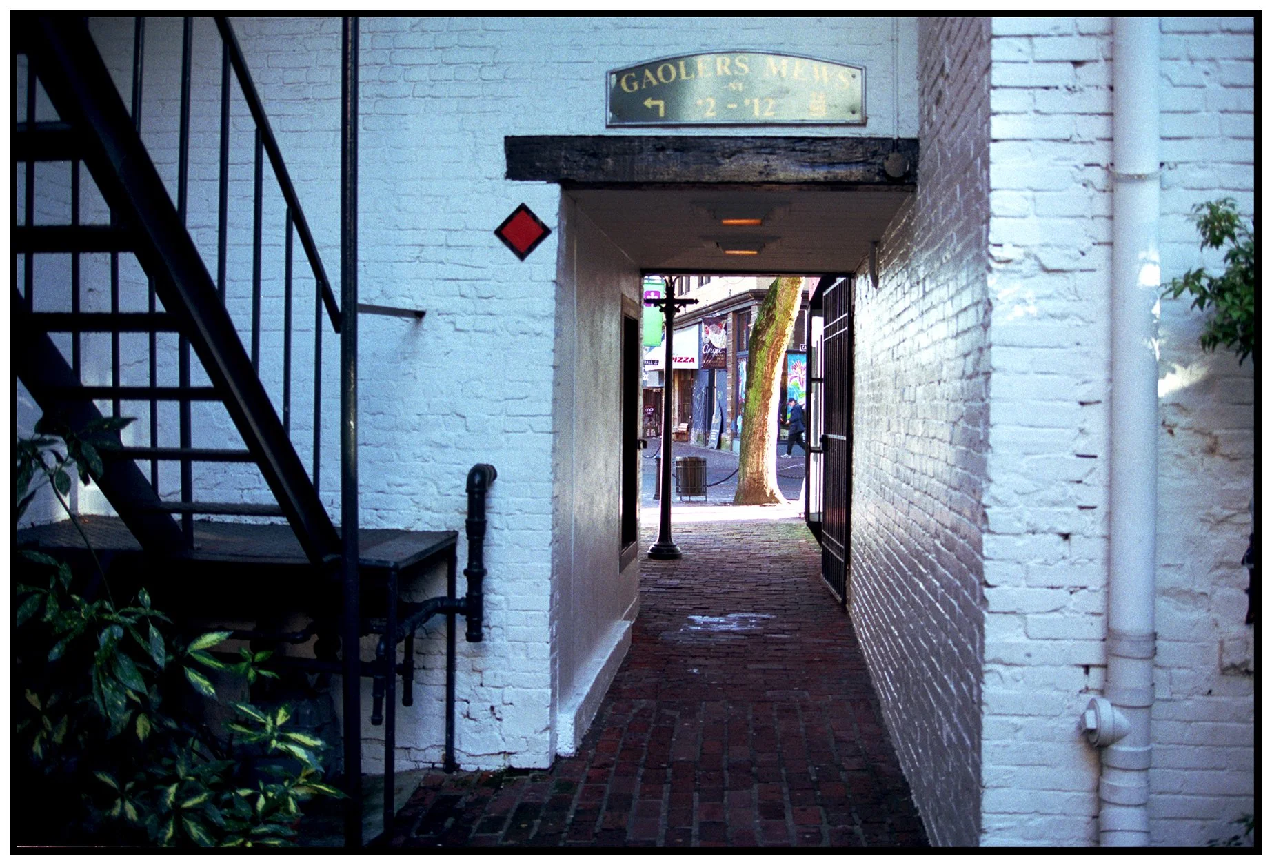 Gastown_Gaolers Mews-Dec 22_2001_33-1_4x6s.jpg