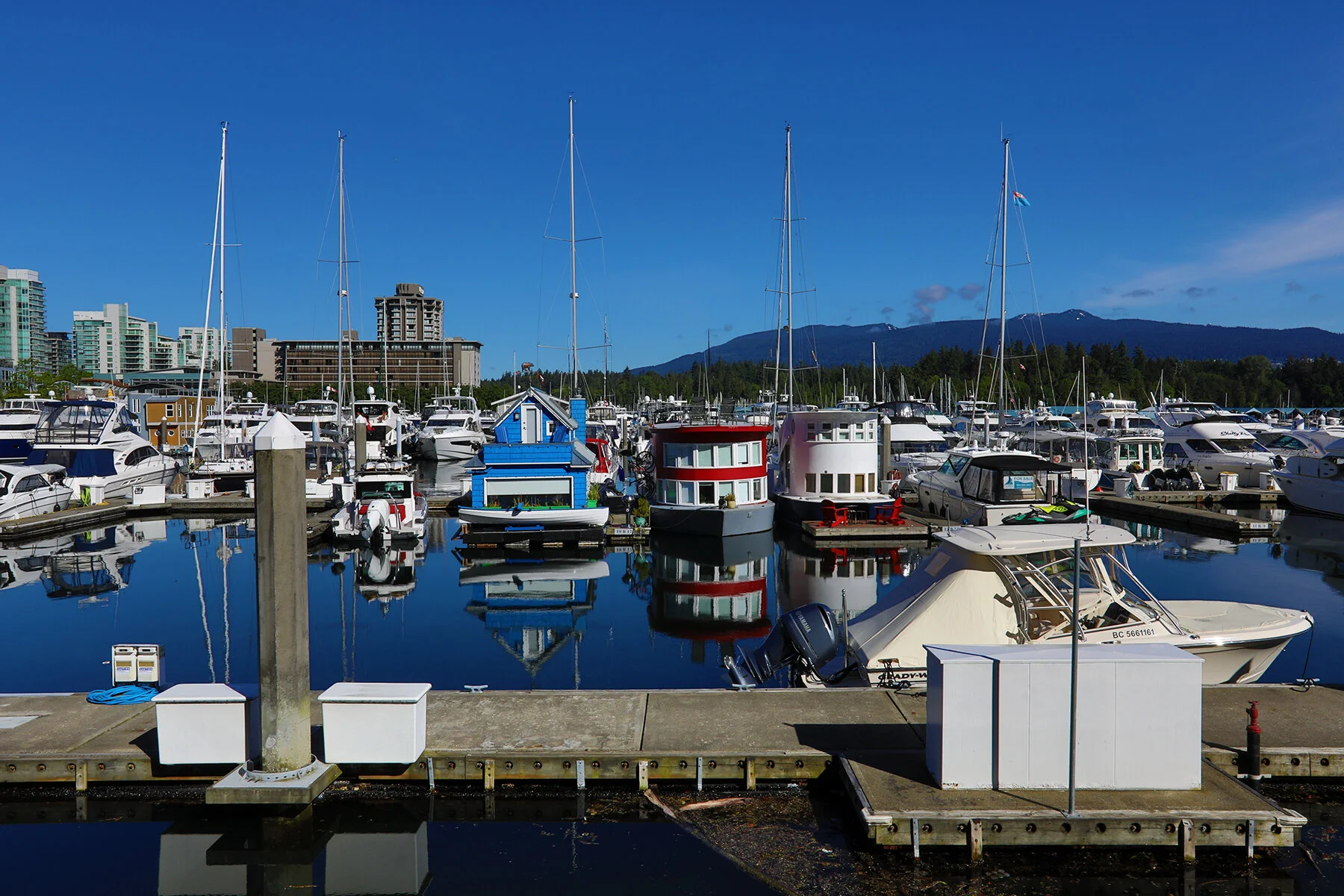 Coal Harbour House Boats_May 29_2021_HDR_5A5959_4x6.jpg
