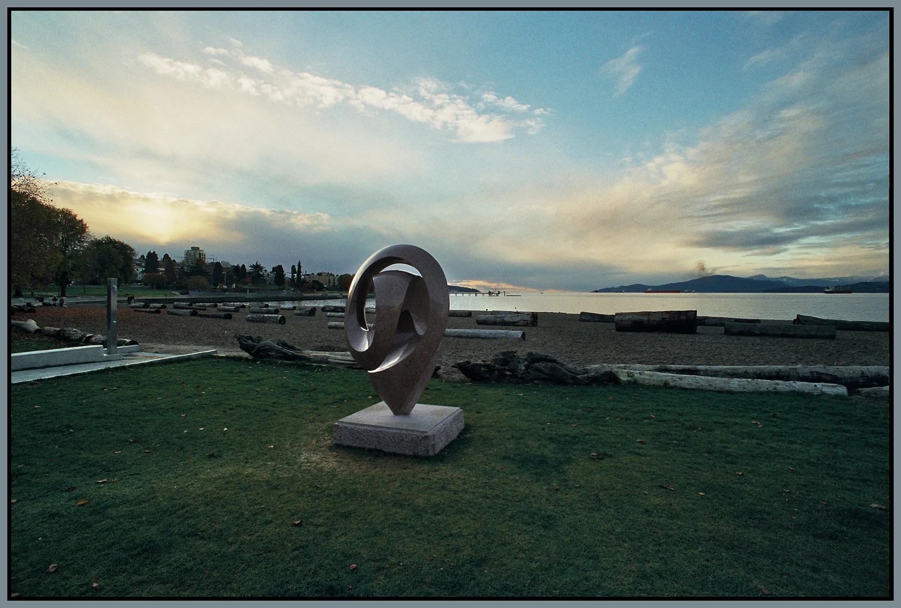 Kits Beach Art_Apr 4_2006_26_0028_4x6s.jpg