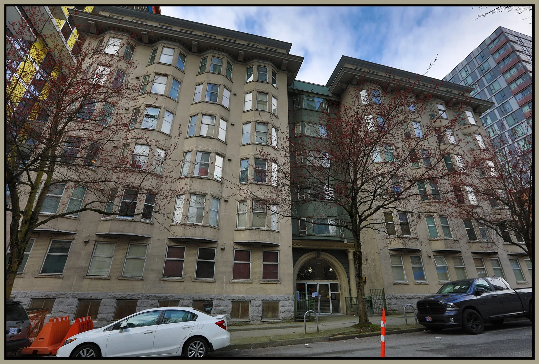 688 Hemlock St_Apr 3_2020_HDR_F6368_4x6s.jpg