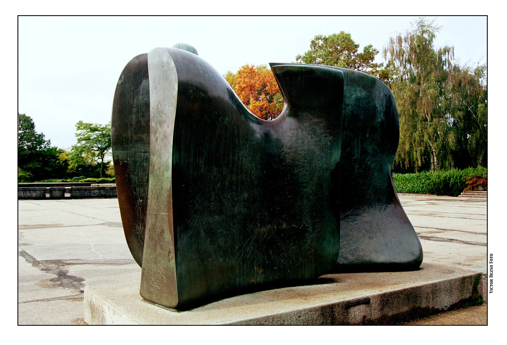 Henry Moore_Oct 17_2001_17_1_4x6s.jpg