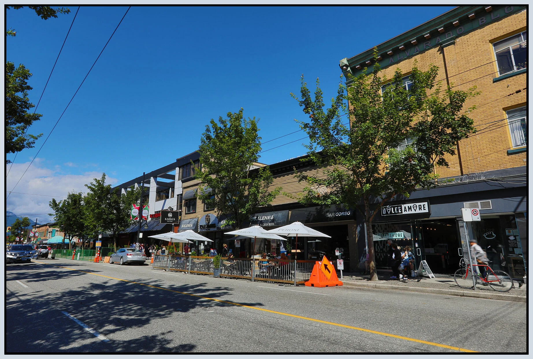 Curbside Seating Commercial Dr_Aug 8_2020_HDR_4F9119_4x6s.jpg
