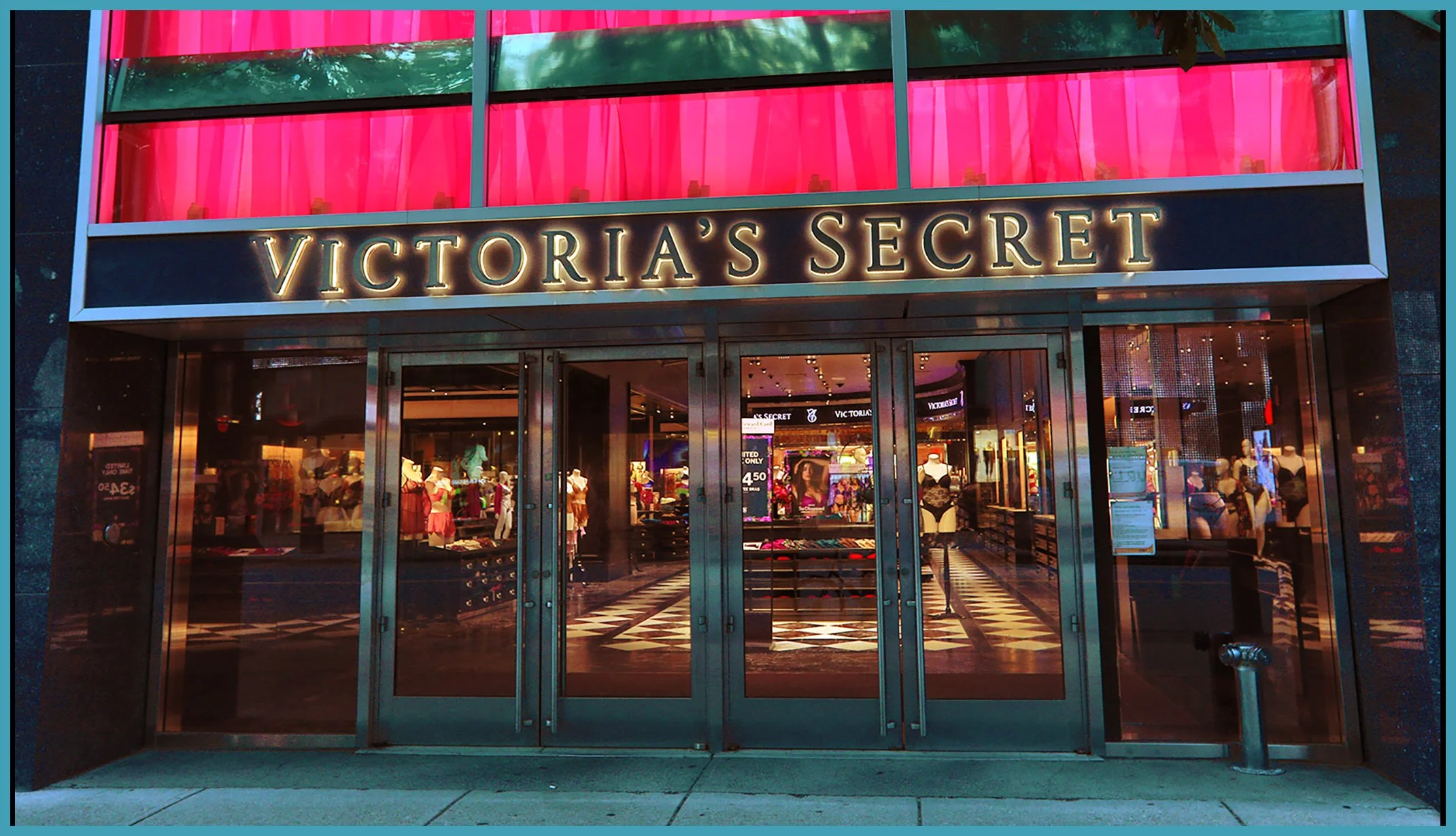 Victoria's Secret on Robson_Aug 11_2022_HDR_5B5767_4x7s.jpg