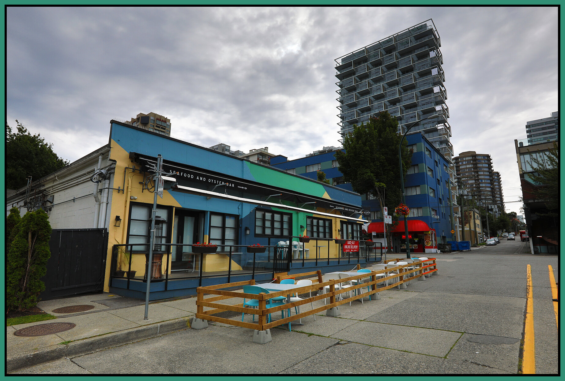 Curbside Seating Papi's_Jul 16_2020_HDR_4F3300_4x6s.jpg