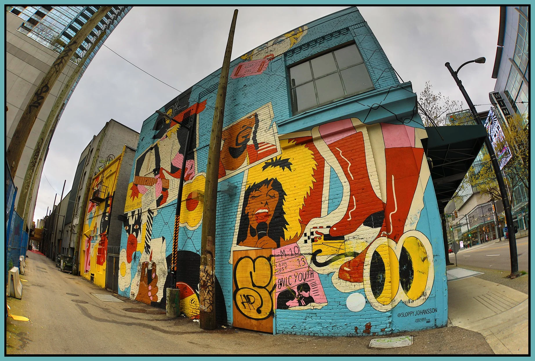 Robson St Alley Mural_May 1_2022_HDR_4G8857_4x6s.jpg