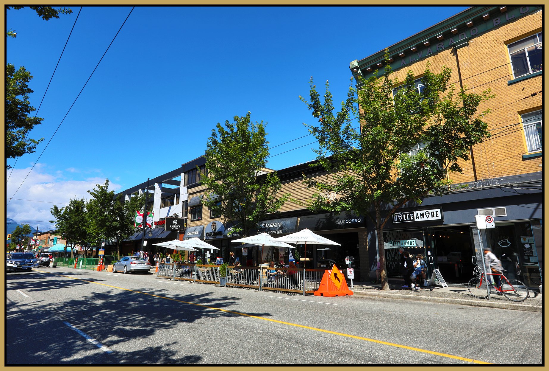 Curbside Seating Commercial Dr_Aug 8_2020_HDR_4F9119_4x6s.jpg