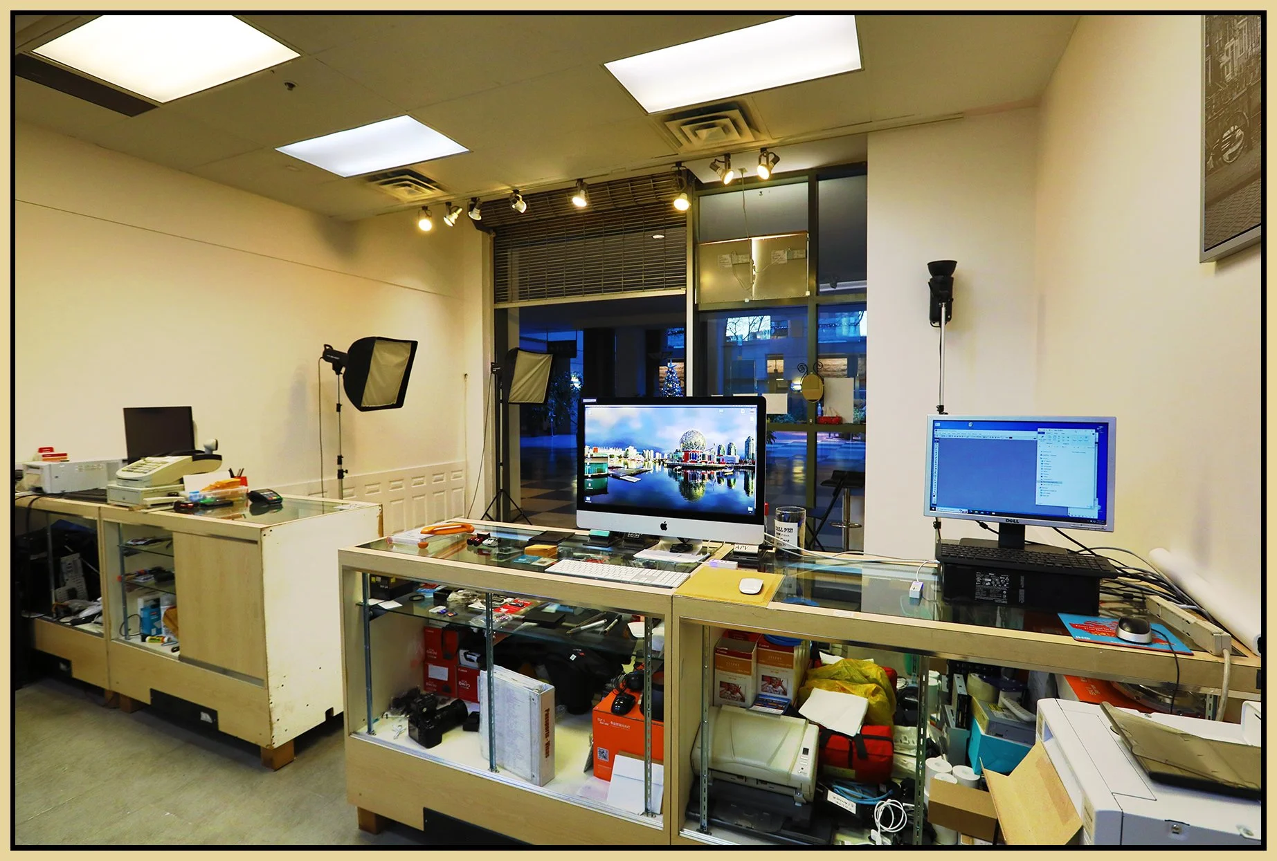 Gastownphoto in Sinclair Ctr_Nov 18_2023_HDR_5C9656_4x6s.jpg