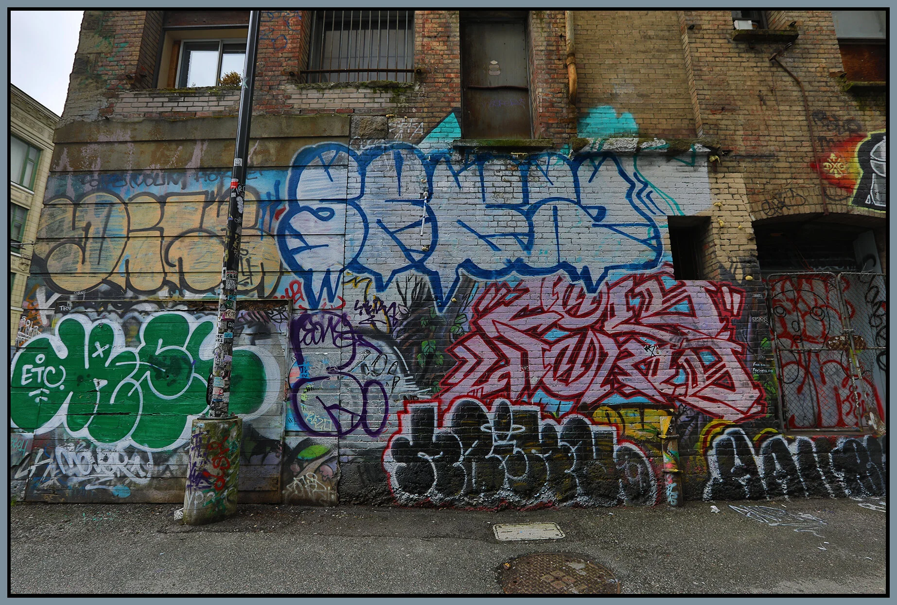 Gastown Alley Graffiti_4F8905_4x6s.jpg