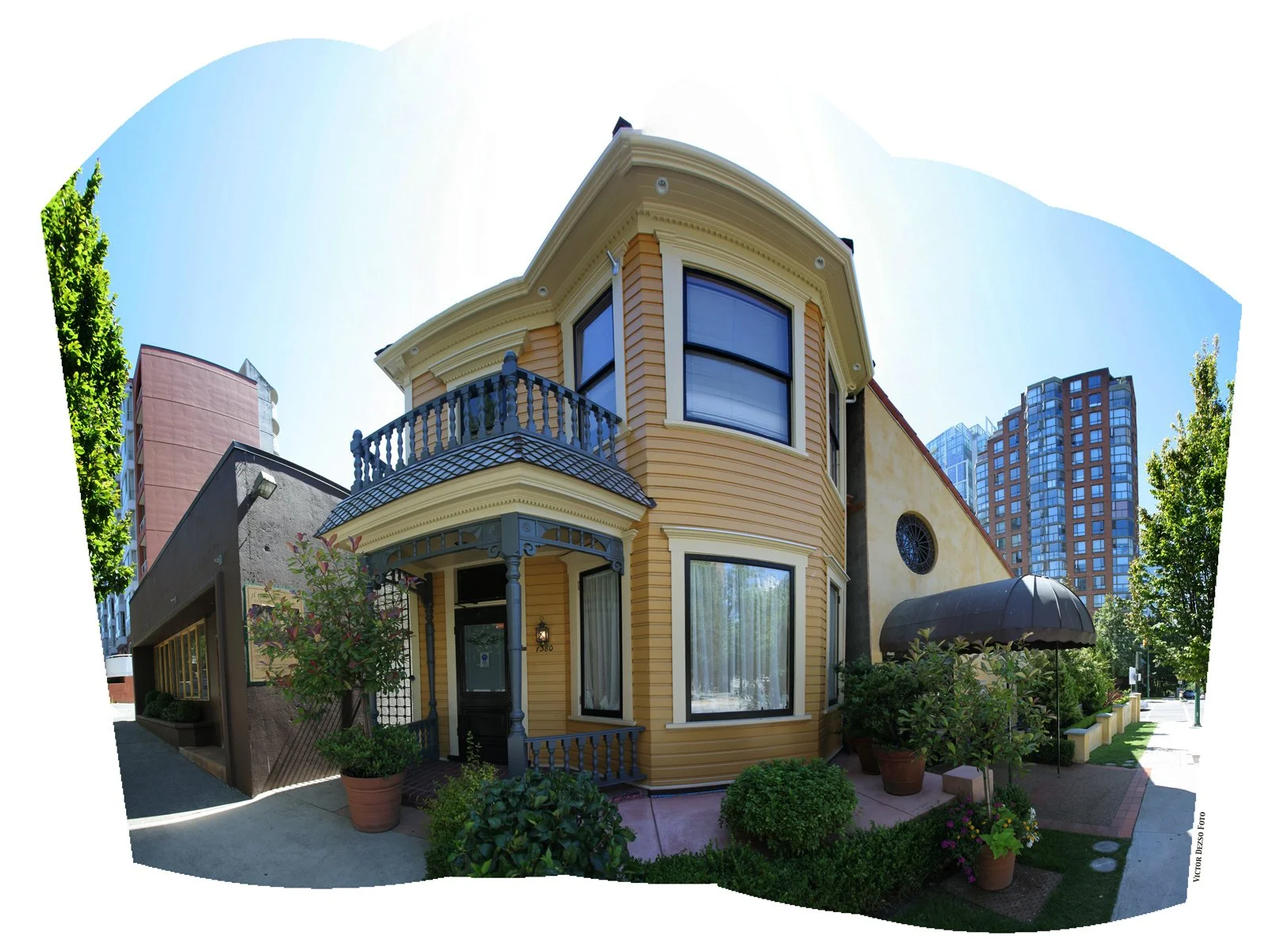 Umberto's_July 25_2010_Pan_5187_4x6s.jpg