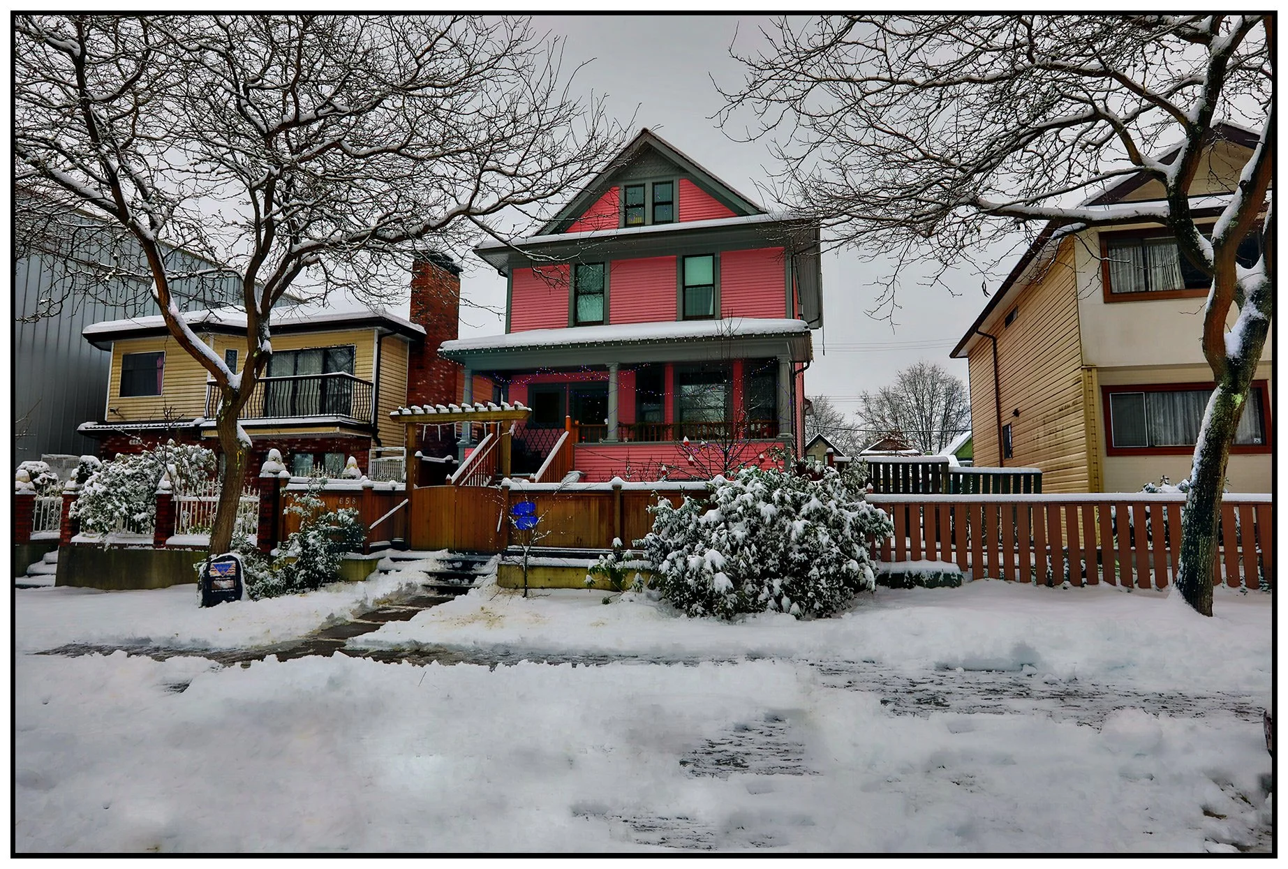 658 Keefer St in Snow_Jan 6_2022_HDR_5A6570_peAccntlite_4x6s.jpg