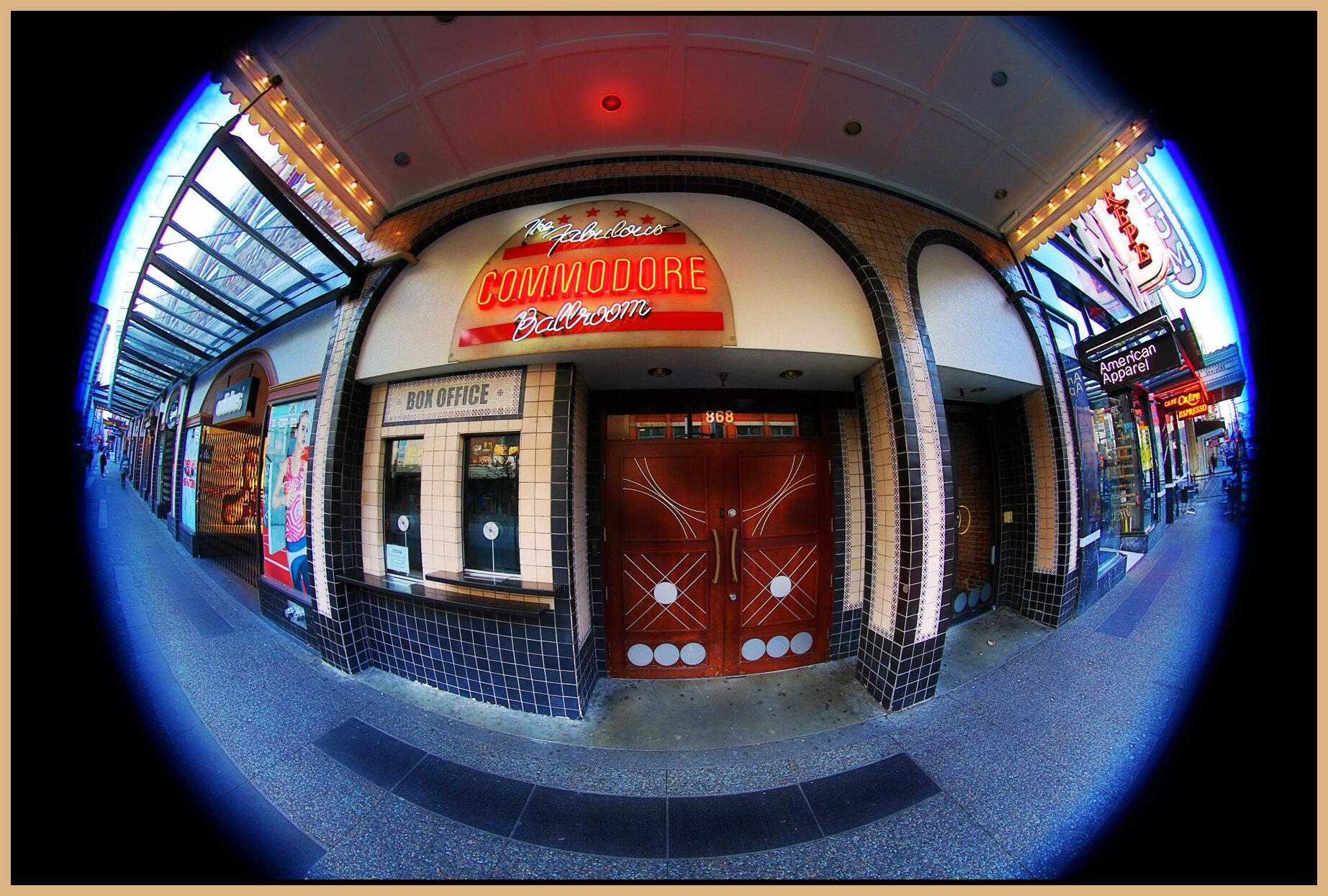 Commodore GrMall_Feb 24_2015_HDR_F3209_peSatGlow_4x6s.jpg