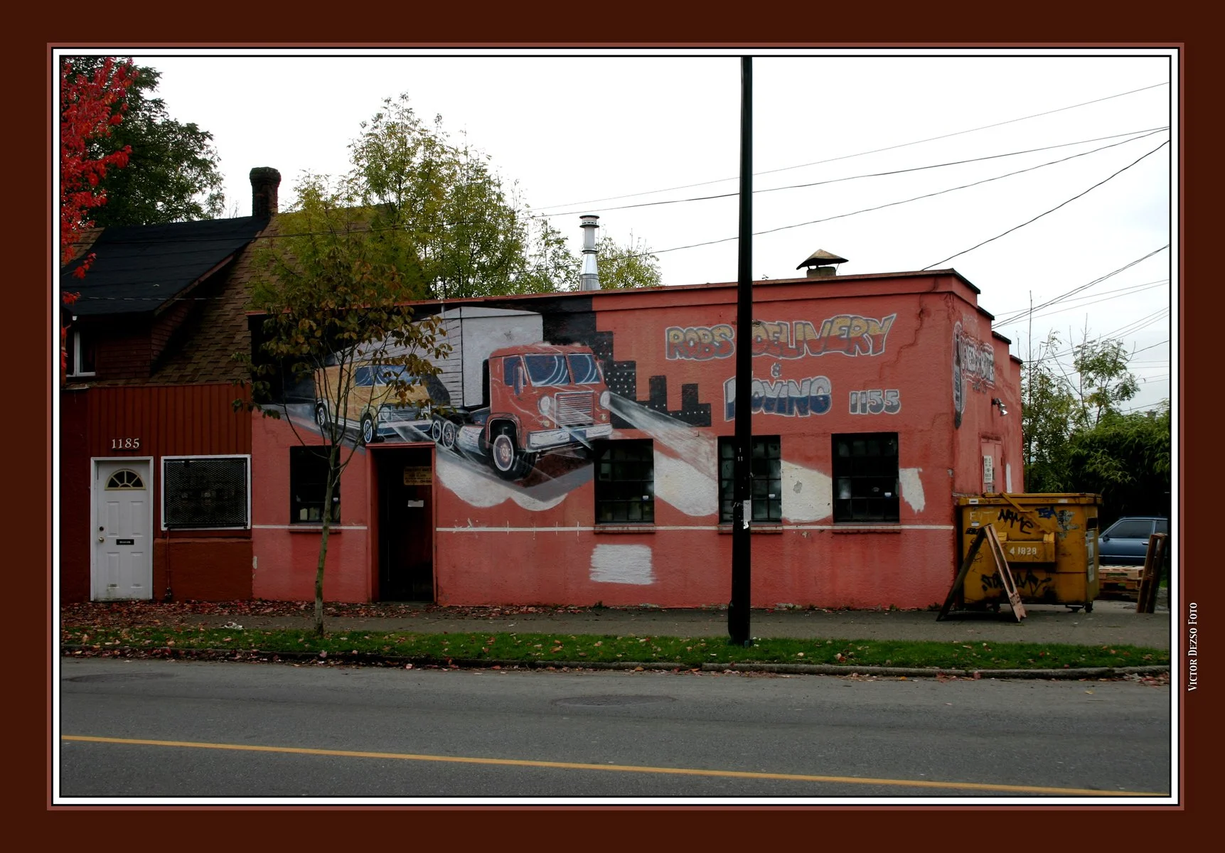 1175 Victoria Dr_Robs Delivery_0400_4x6s.jpg