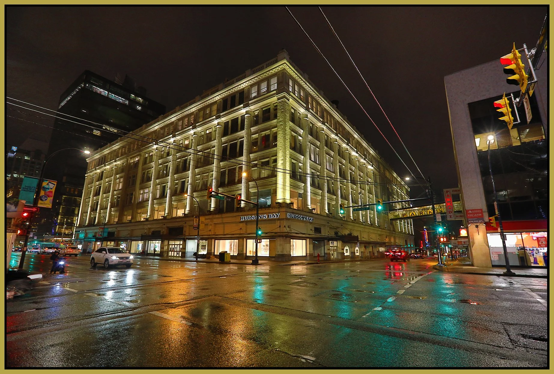 Hudson's Bay on W Georgia St_Dec 24_2021_HDR_5A4218_4x6s.jpg