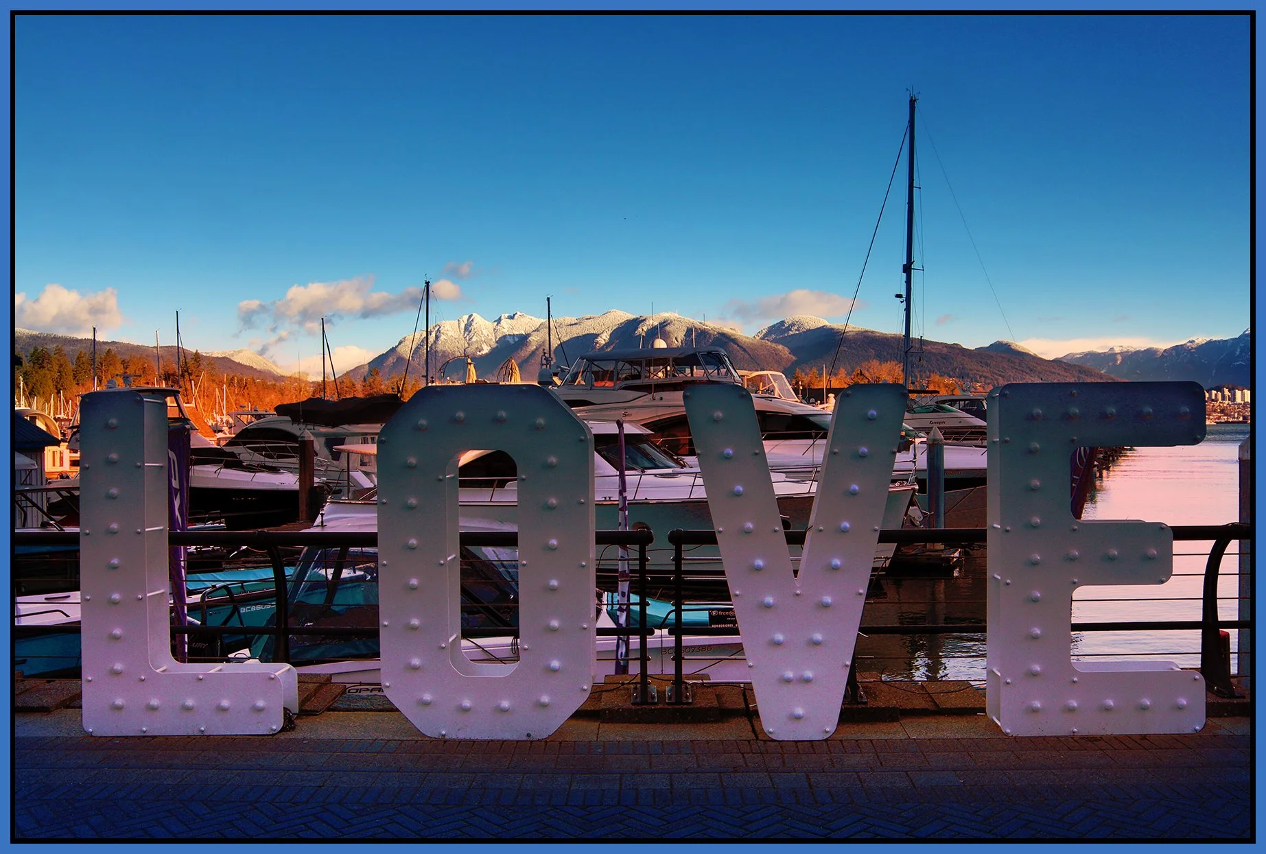 Coal Harbour Love Art_LkgN_Jan 11_2024_HDR_5E3332_peSunset&AutoBrtn_4x6s.jpg