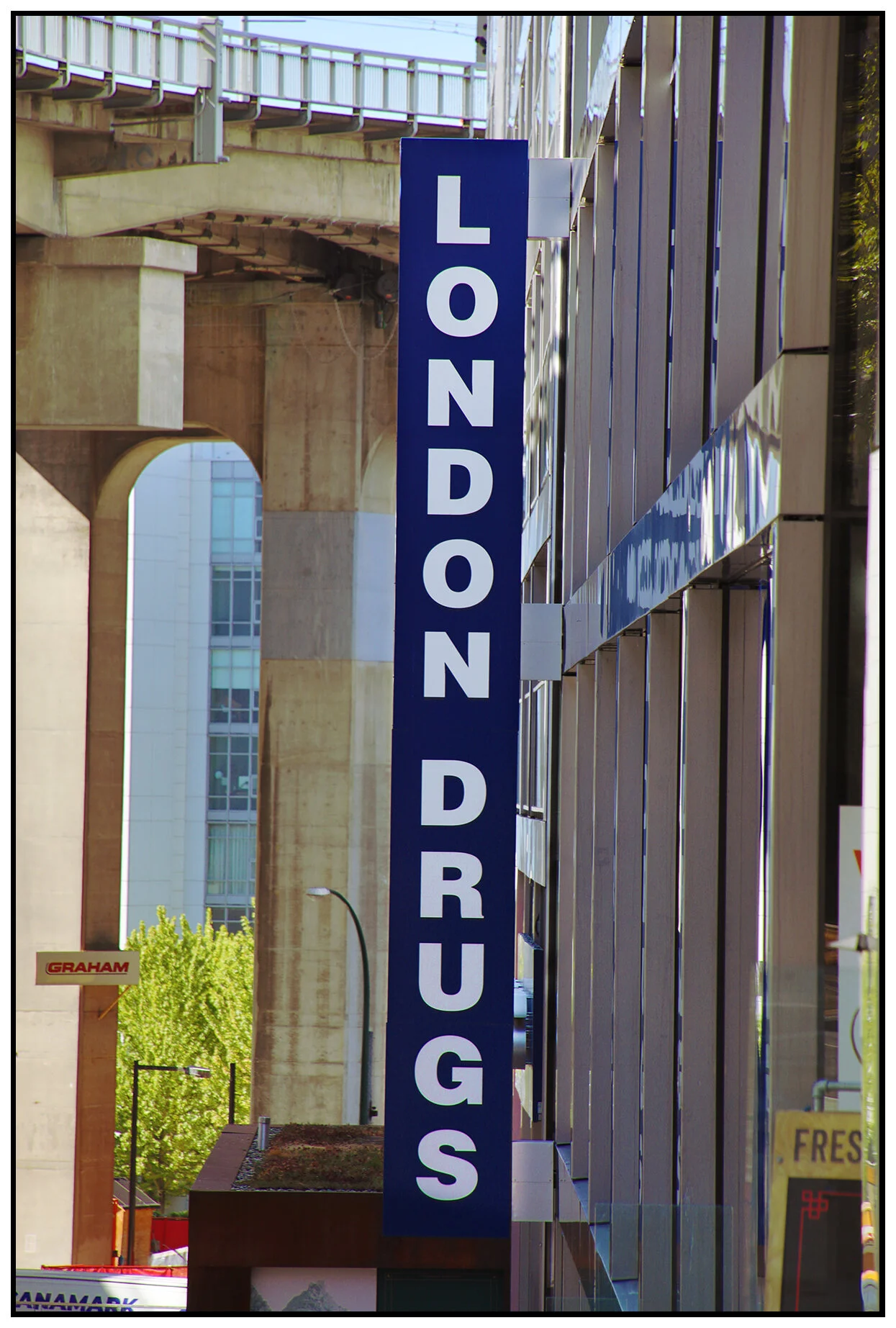 London Drugs Sign_Aug 4_2021_HDR_4G1977_4x6s.jpg