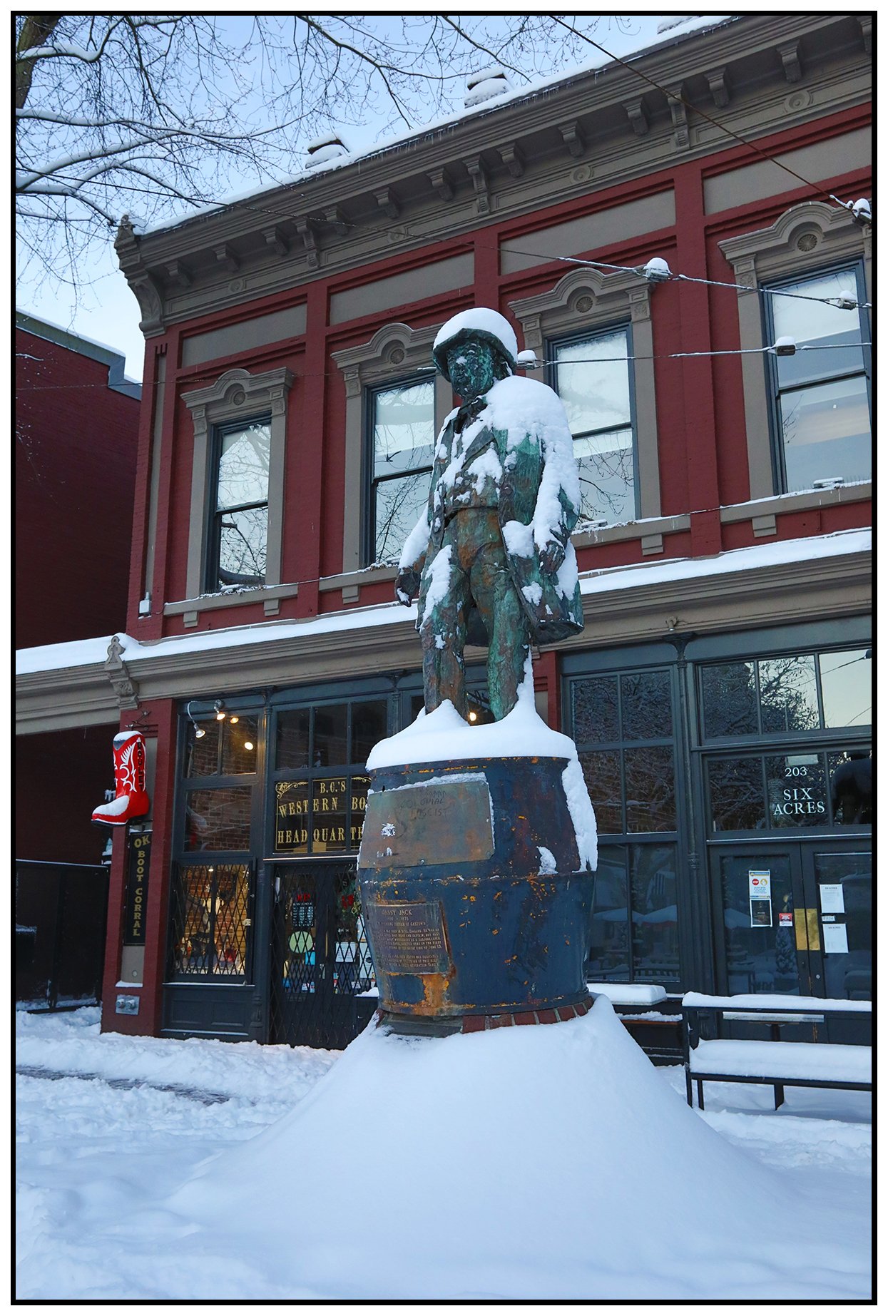 Gastown Maple Tree Sq Gassy Jack Snow_Dec 30_2021_HDR_5A5598_4x6s.jpg