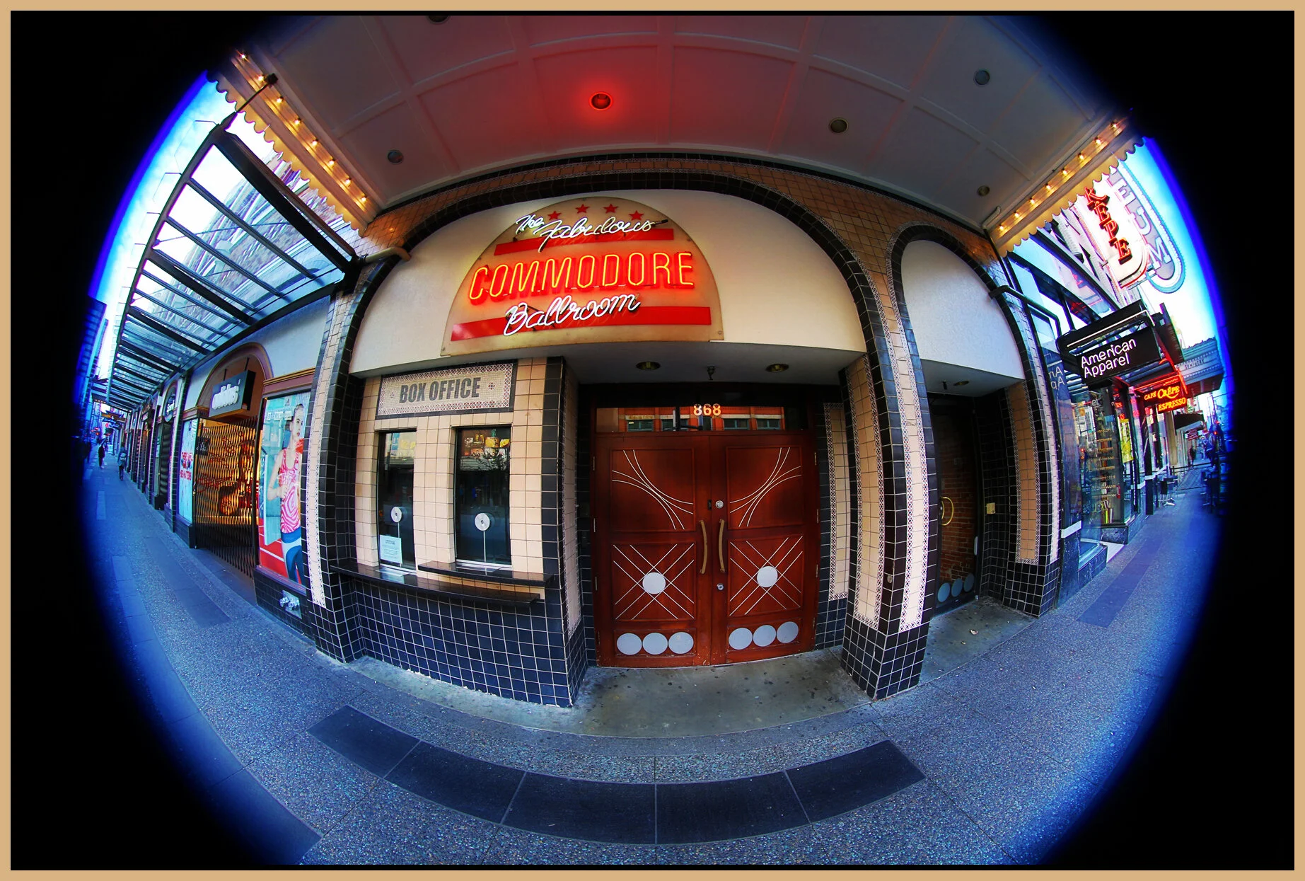 Commodore GrMall_Feb 24_2015_HDR_F3209_peSatGlow_4x6s.jpg