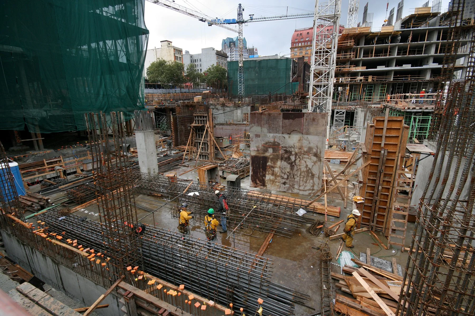 Woodwards Const_Sep 20_2007_2200_4x6.jpg